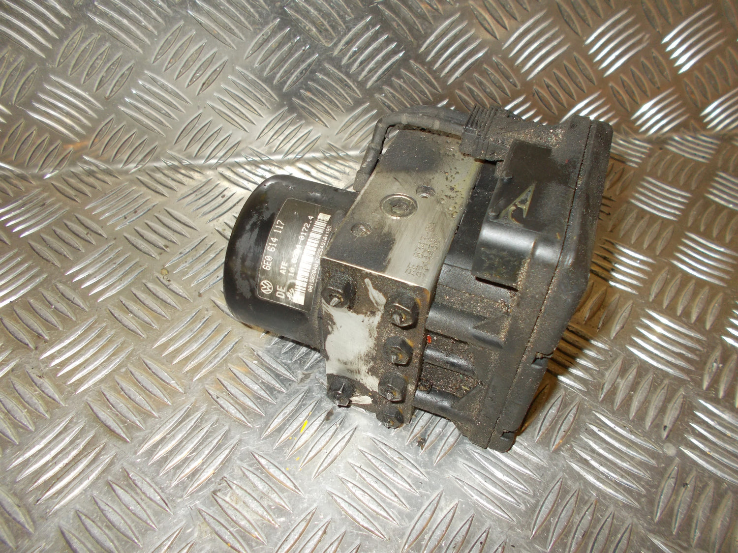 VW Lupo 6E/6X ABS Pumpe Med OEM Nr. 6E0614117 Fra VW Ophugger