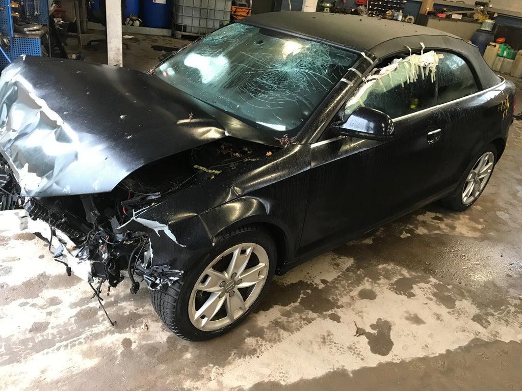 Audi A3 Pluk-Selv-Bil Med OEM Nr. TRUZZZ8P991012731 Fra Audi Ophugger