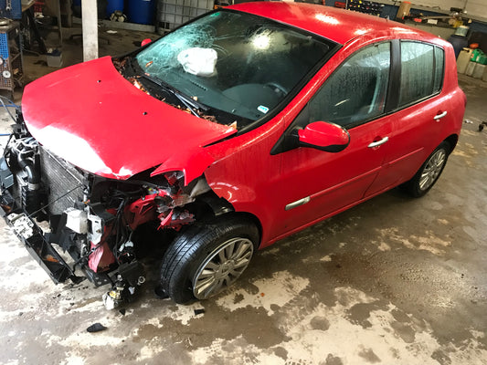 Renault Clio 3 Pluk-Selv-Bil Med OEM Nr. Ophugger Fra Renault Ophugger