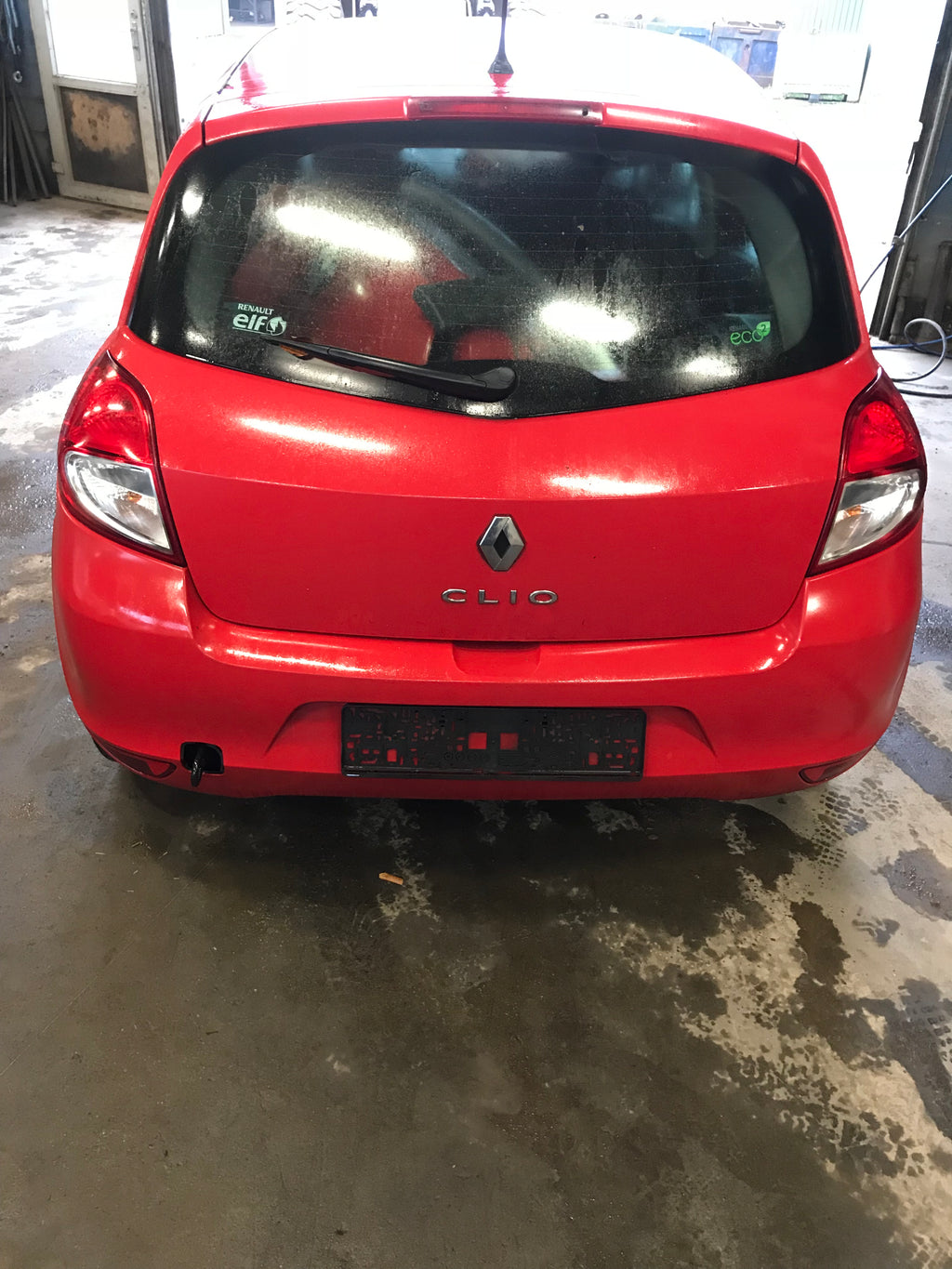 Renault Clio 3 Pluk-Selv-Bil Med OEM Nr. Ophugger Fra Renault Ophugger