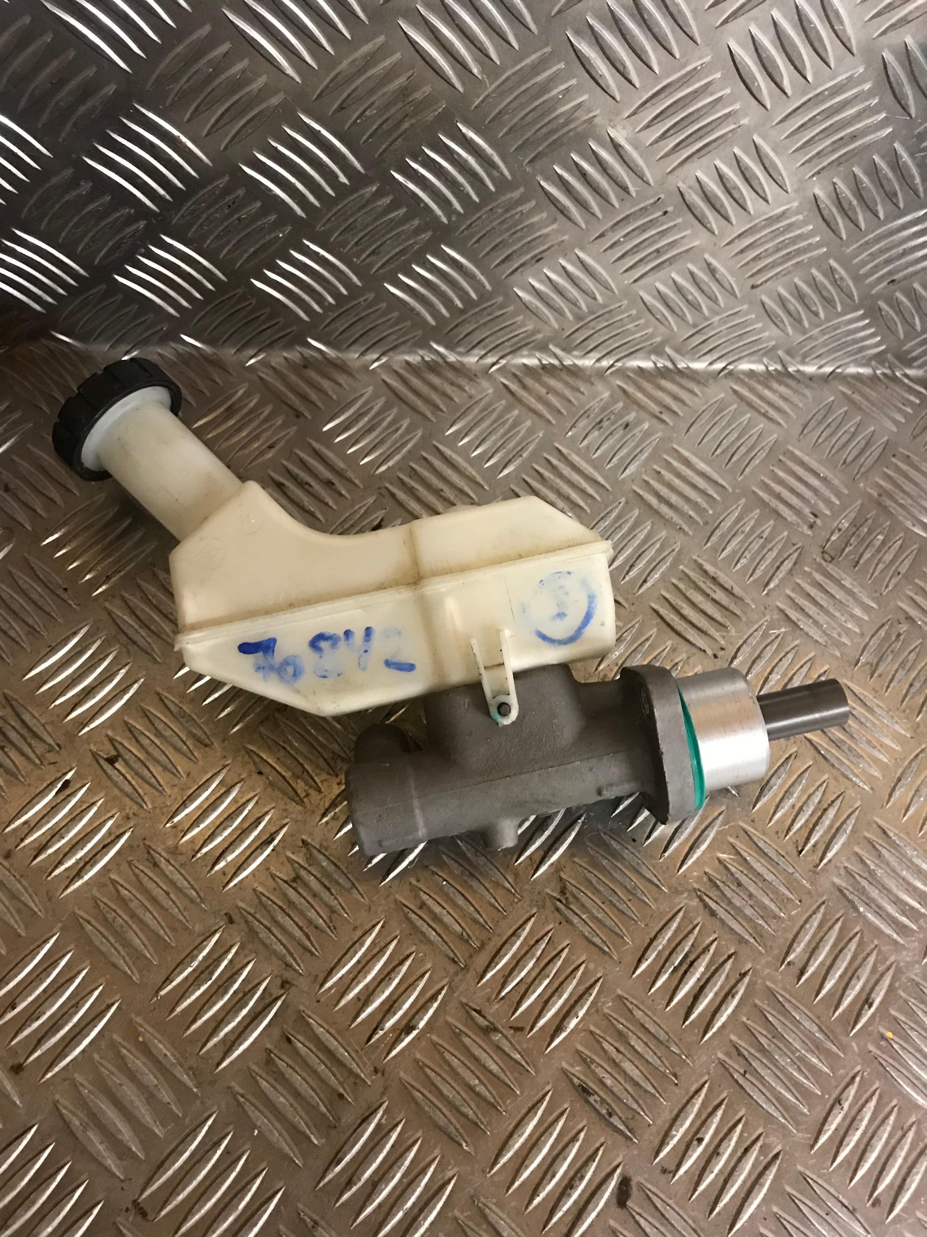 Nissan Note Bremsehovedcylinder Med OEM Nr. 8200129956C Fra Nissan Ophugger
