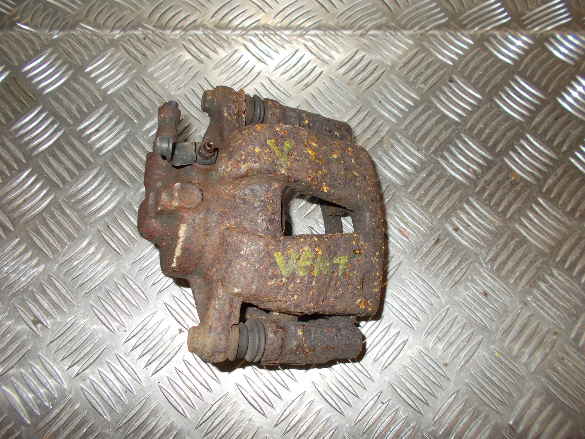 Opel Corsa D Bremsekaliber VF Med OEM Nr. 95516254 Fra Opel Ophugger