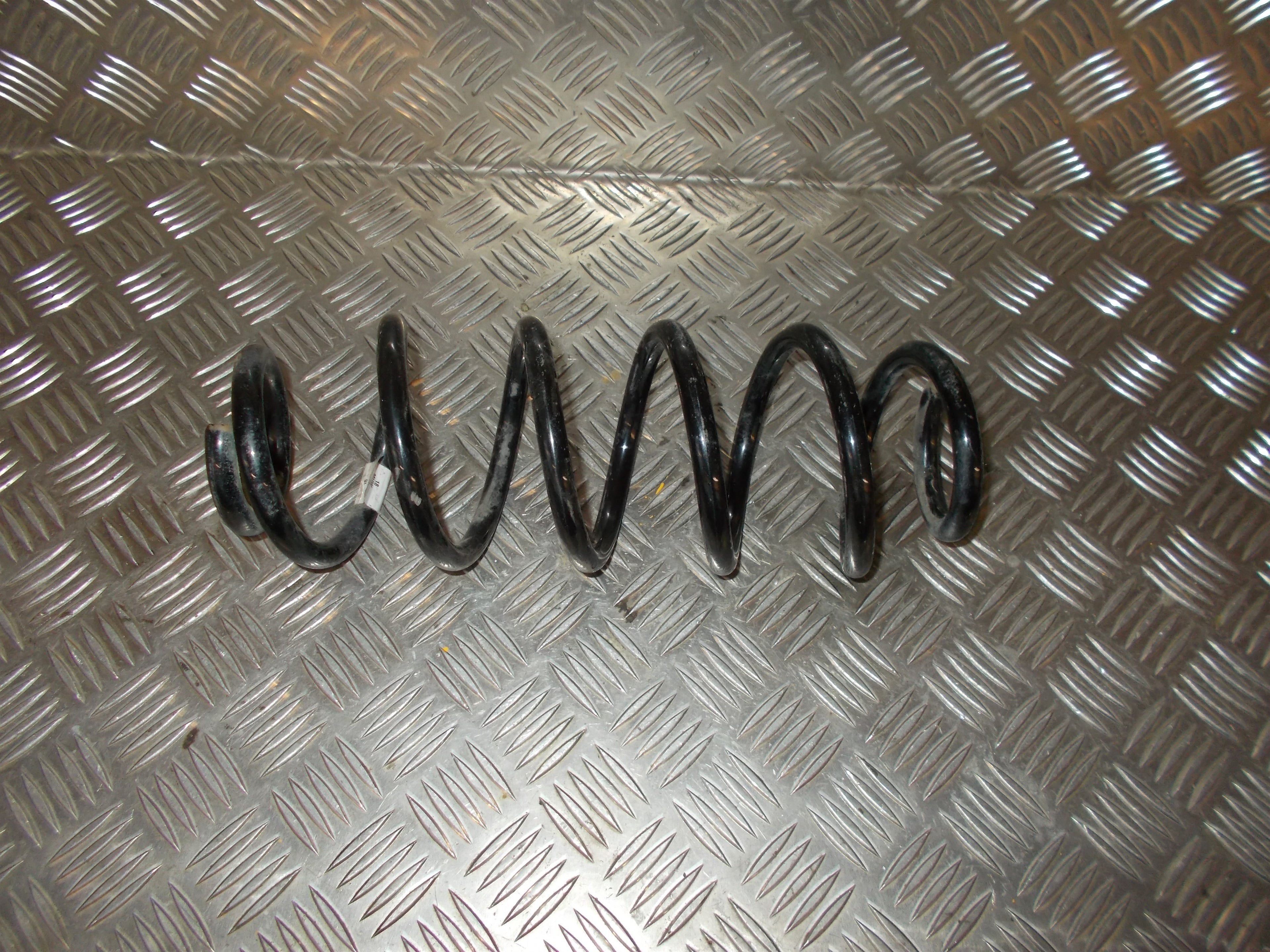 Skoda Octavia Bagfjeder Spiral Med OEM Nr. 5Q0511121AQ Fra Skoda Ophugger