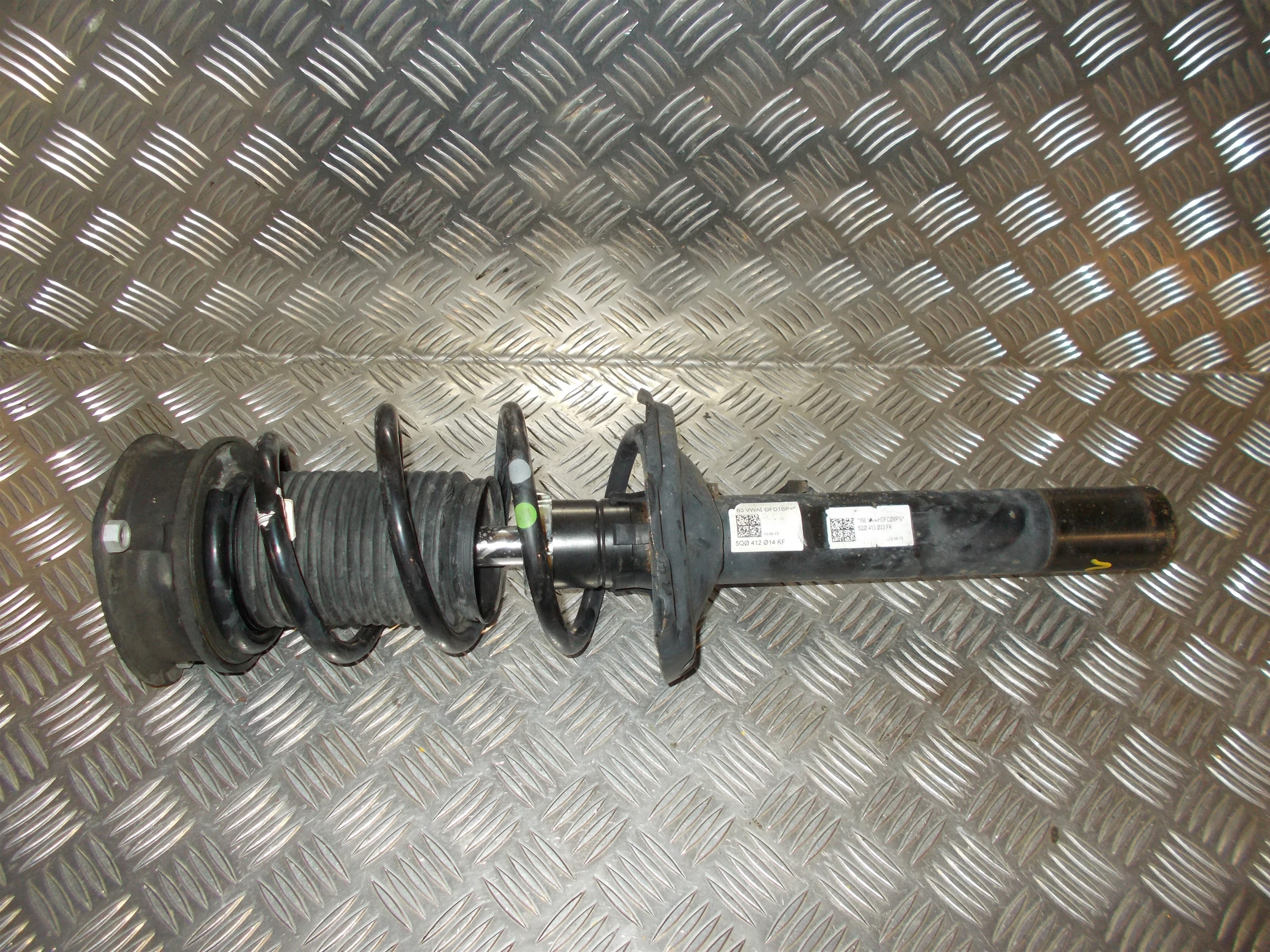 Skoda Octavia Fjederben For V Med OEM Nr. 5Q0413023FK Fra Skoda Ophugger