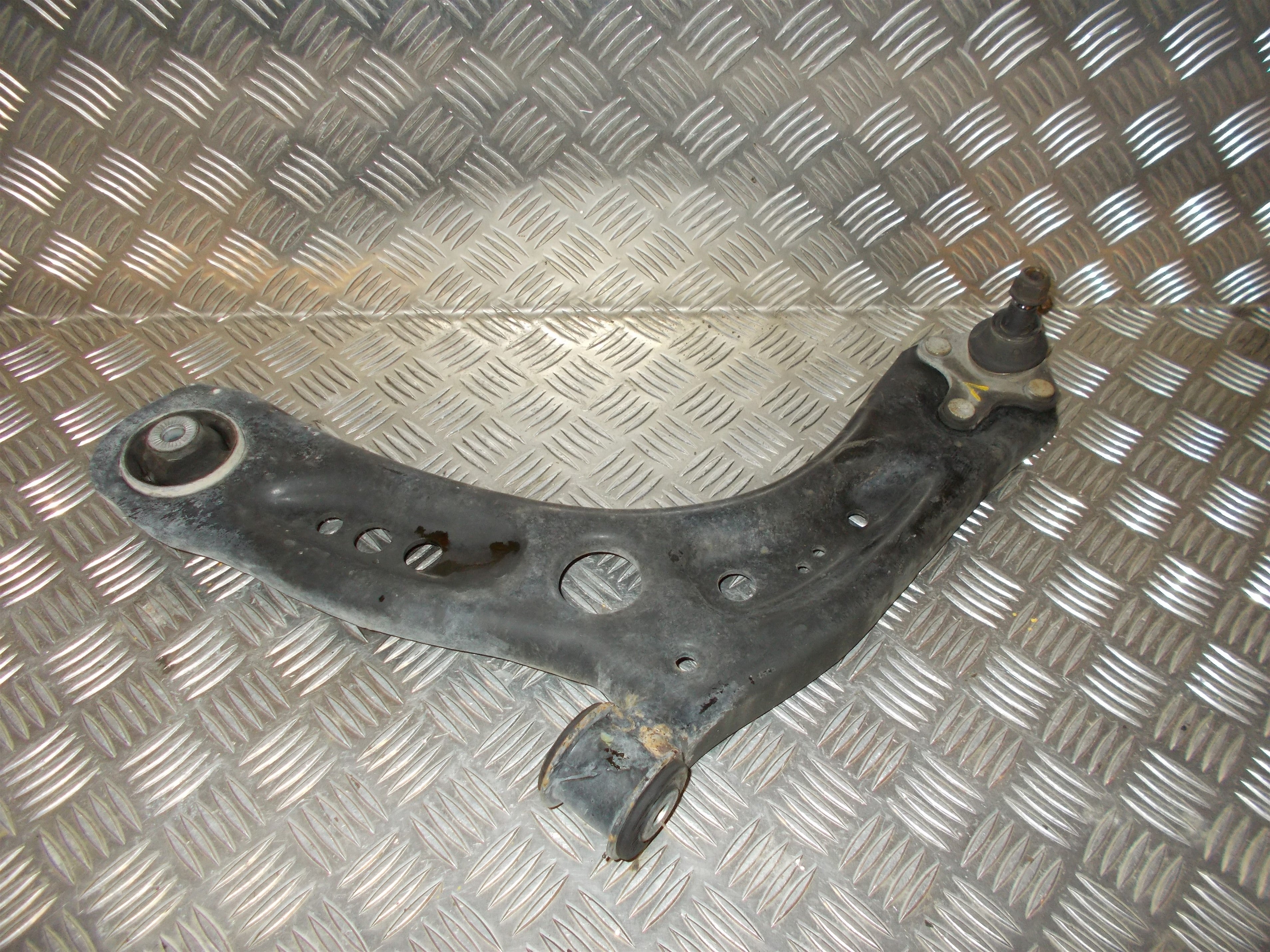 Skoda Octavia Bærearm F.N. V Med OEM Nr. 5Q0407151P Fra Skoda Ophugger