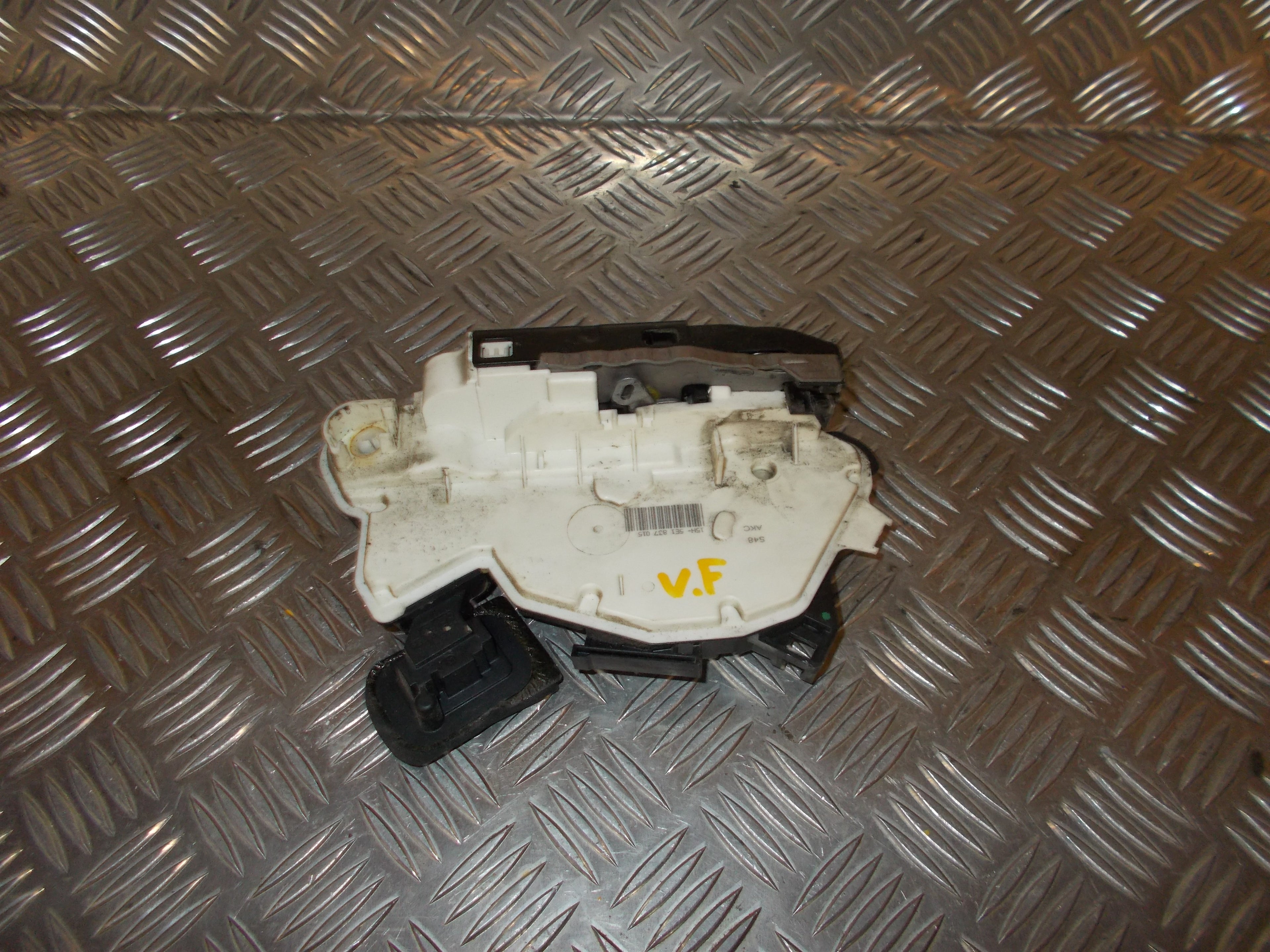 Skoda Octavia Dørlås Med OEM Nr. 5E1837015 Fra Skoda Ophugger