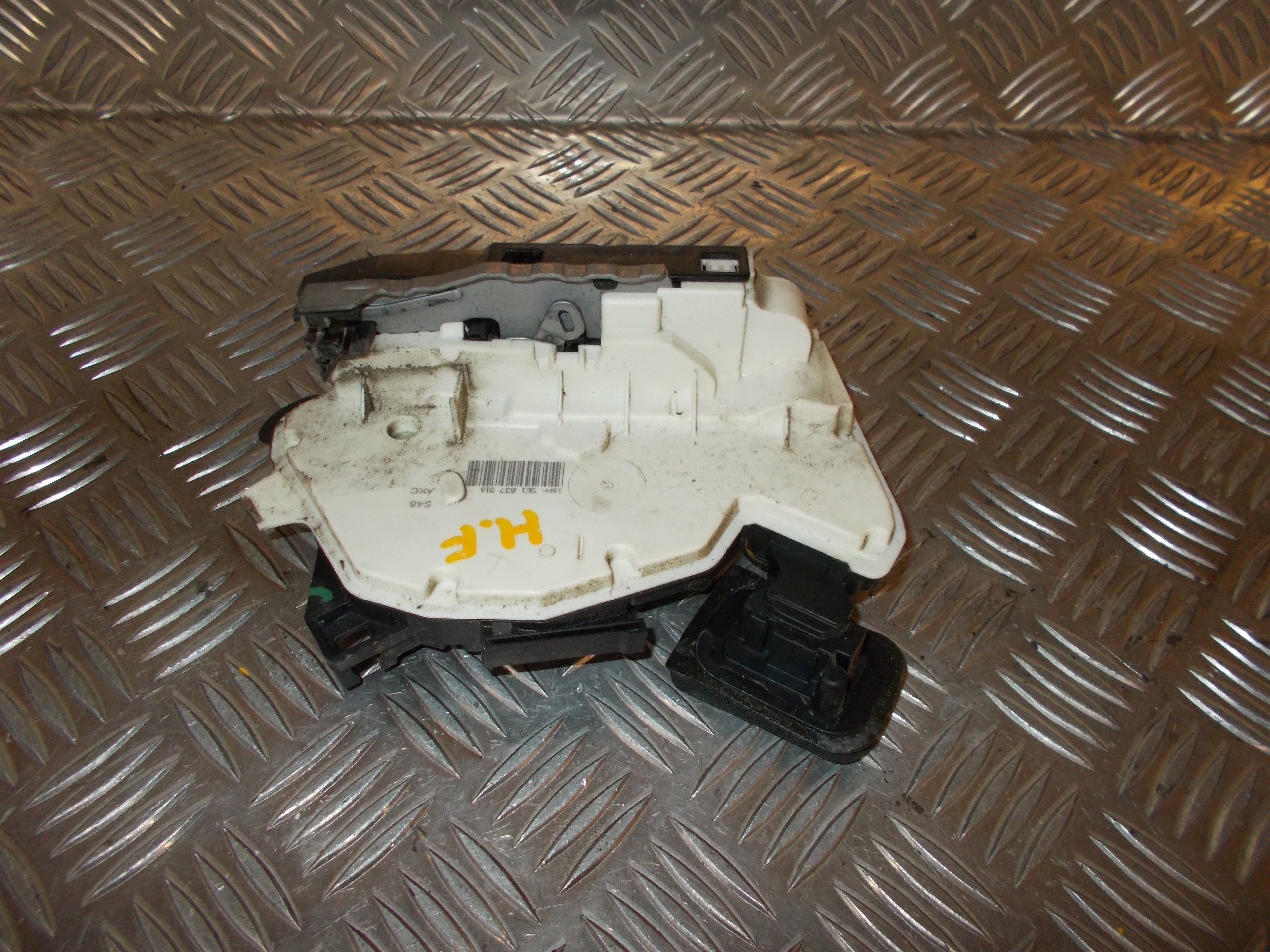 Skoda Octavia Dørlås Med OEM Nr. 8E1837016 Fra Skoda Ophugger