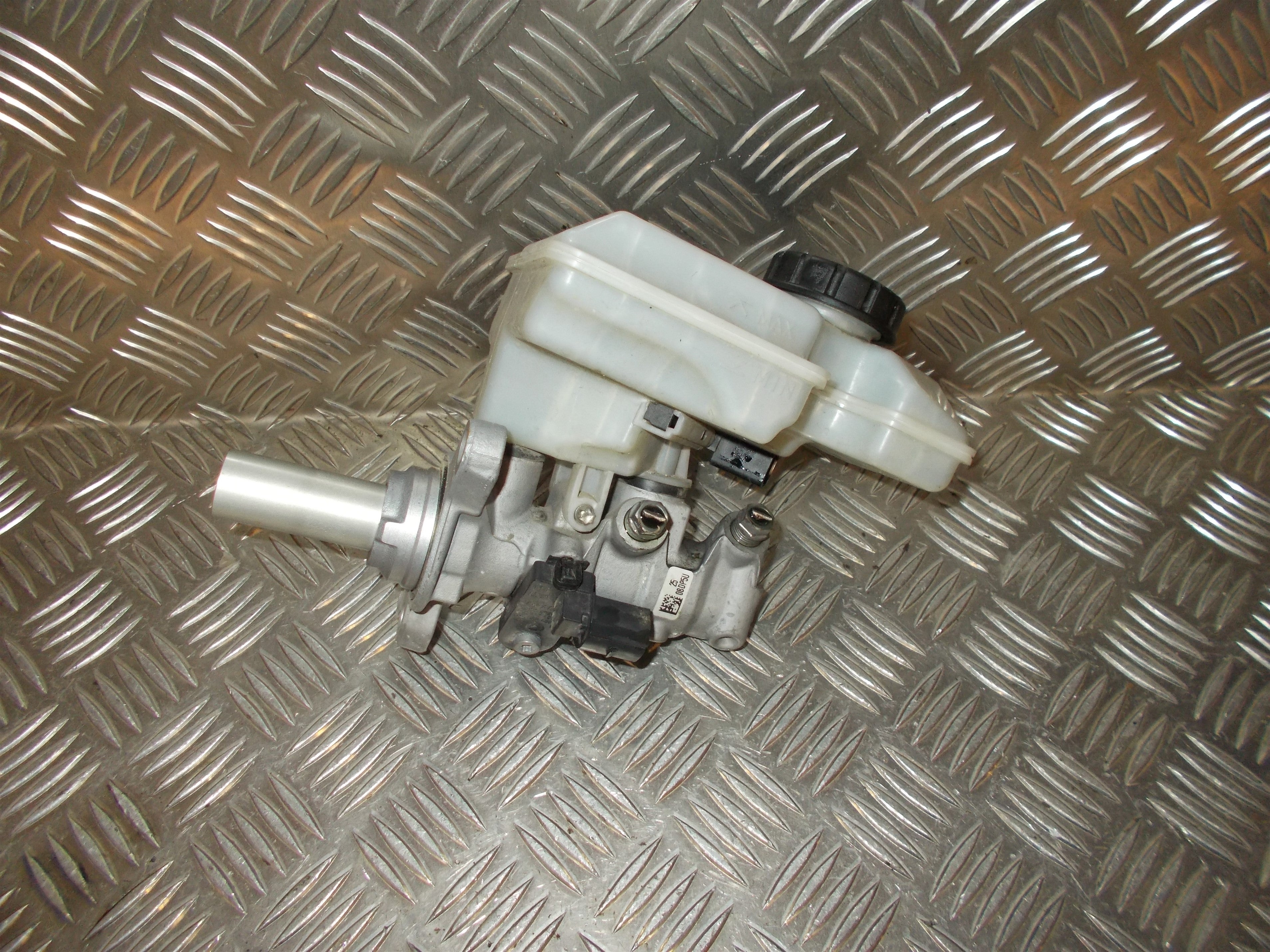 Skoda Octavia Bremsehovedcylinder Med OEM Nr. 8V1611021 Fra Skoda Ophugger