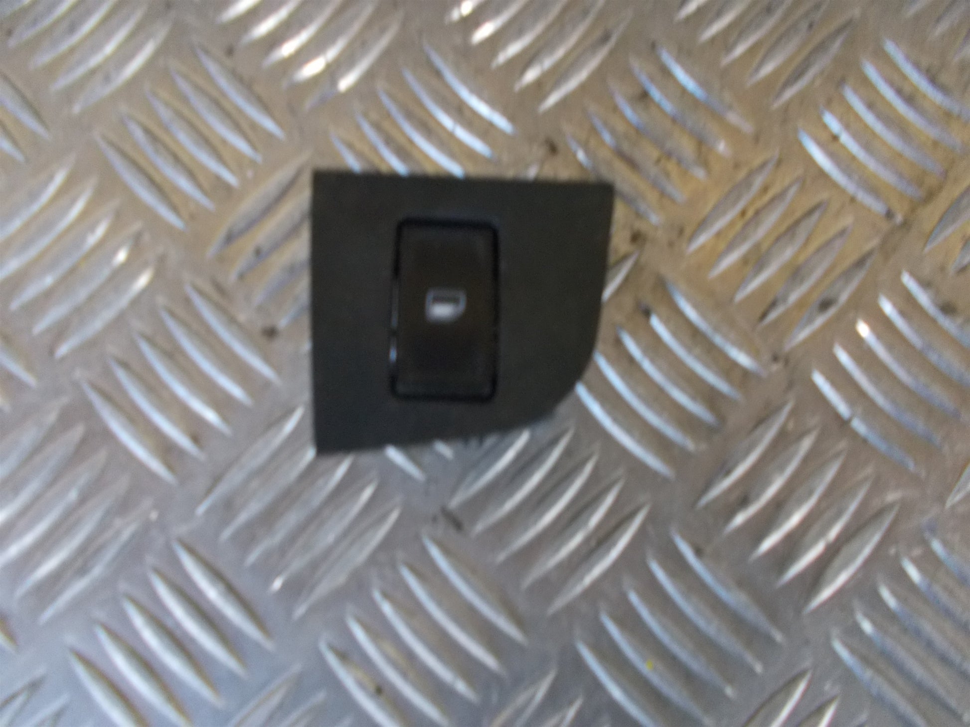 Skoda Octavia Kontakt Rudehejs Med OEM Nr. 5E0959855 Fra Skoda Ophugger