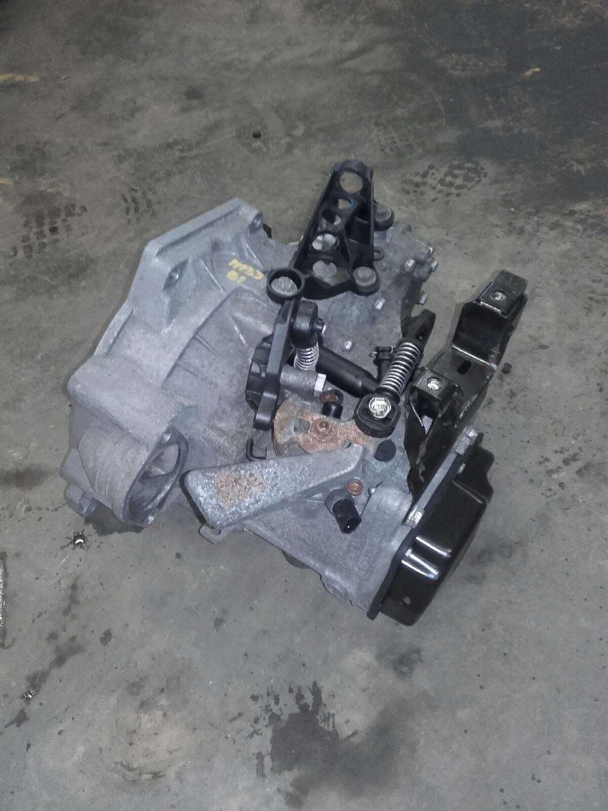 VW Polo 6R Gearkasse 5 Trin Med OEM Nr. 0CF300044D Fra VW Ophugger