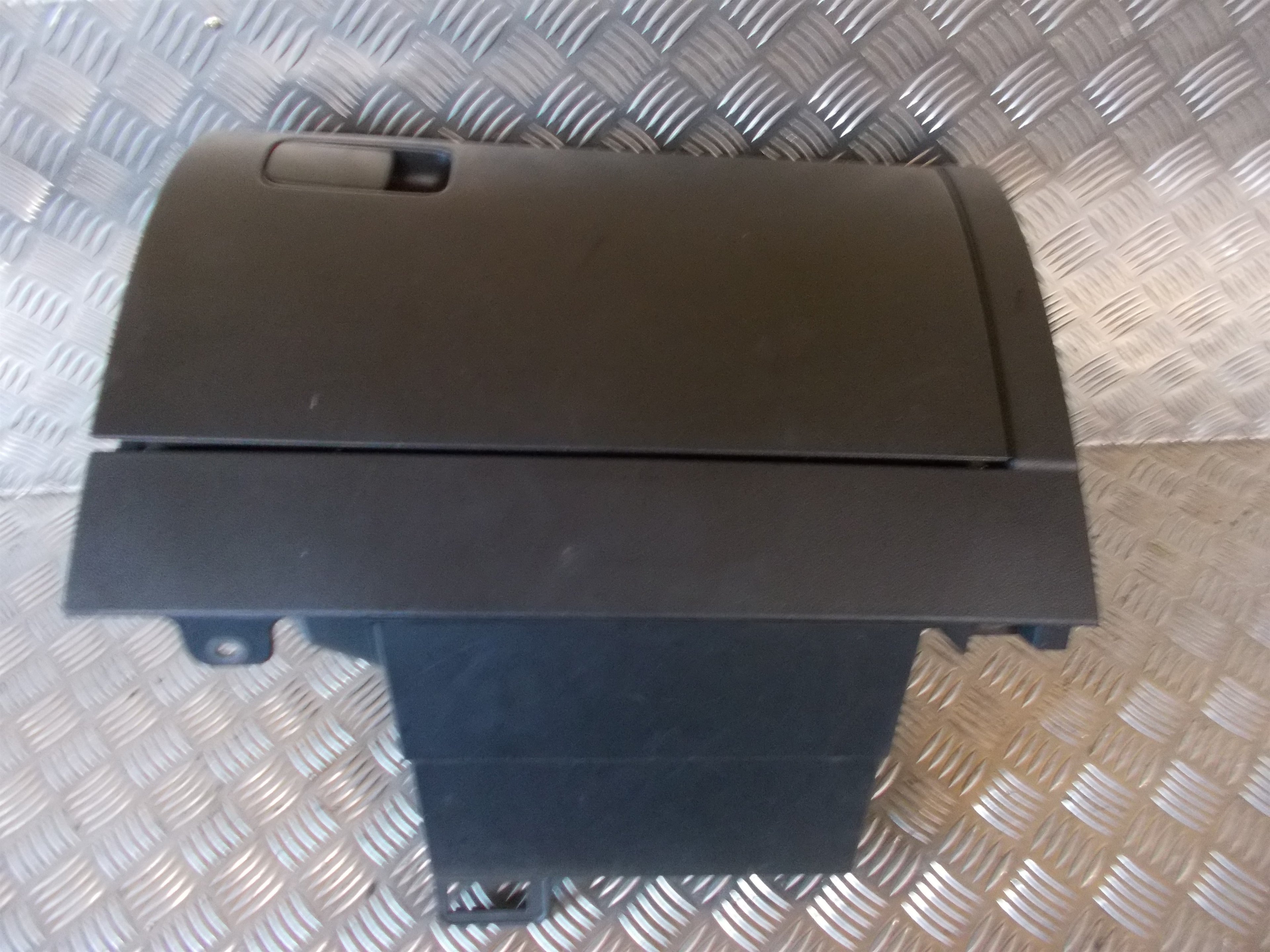 VW Polo 6R Handskerum Med OEM Nr. 6R1857101M Fra VW Ophugger