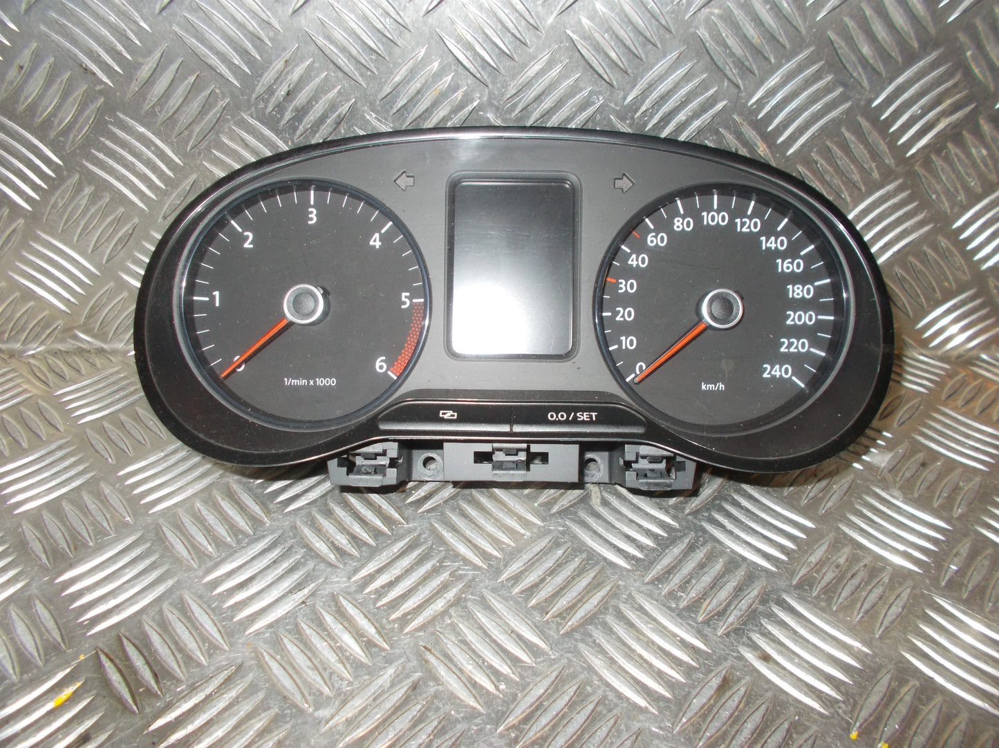 VW Polo 6R Speedometer - Instrument Med OEM Nr. 6R0920861CX Fra VW Ophugger