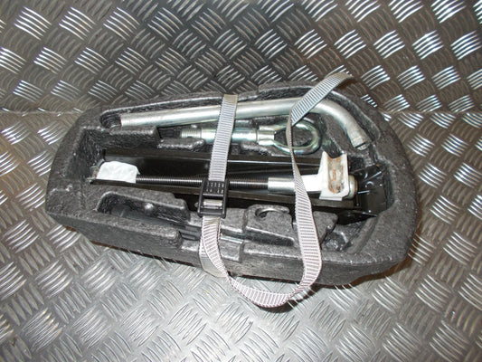 VW Polo 6R Værktøjssæt Med OEM Nr. 6Q0012115H Fra VW Ophugger