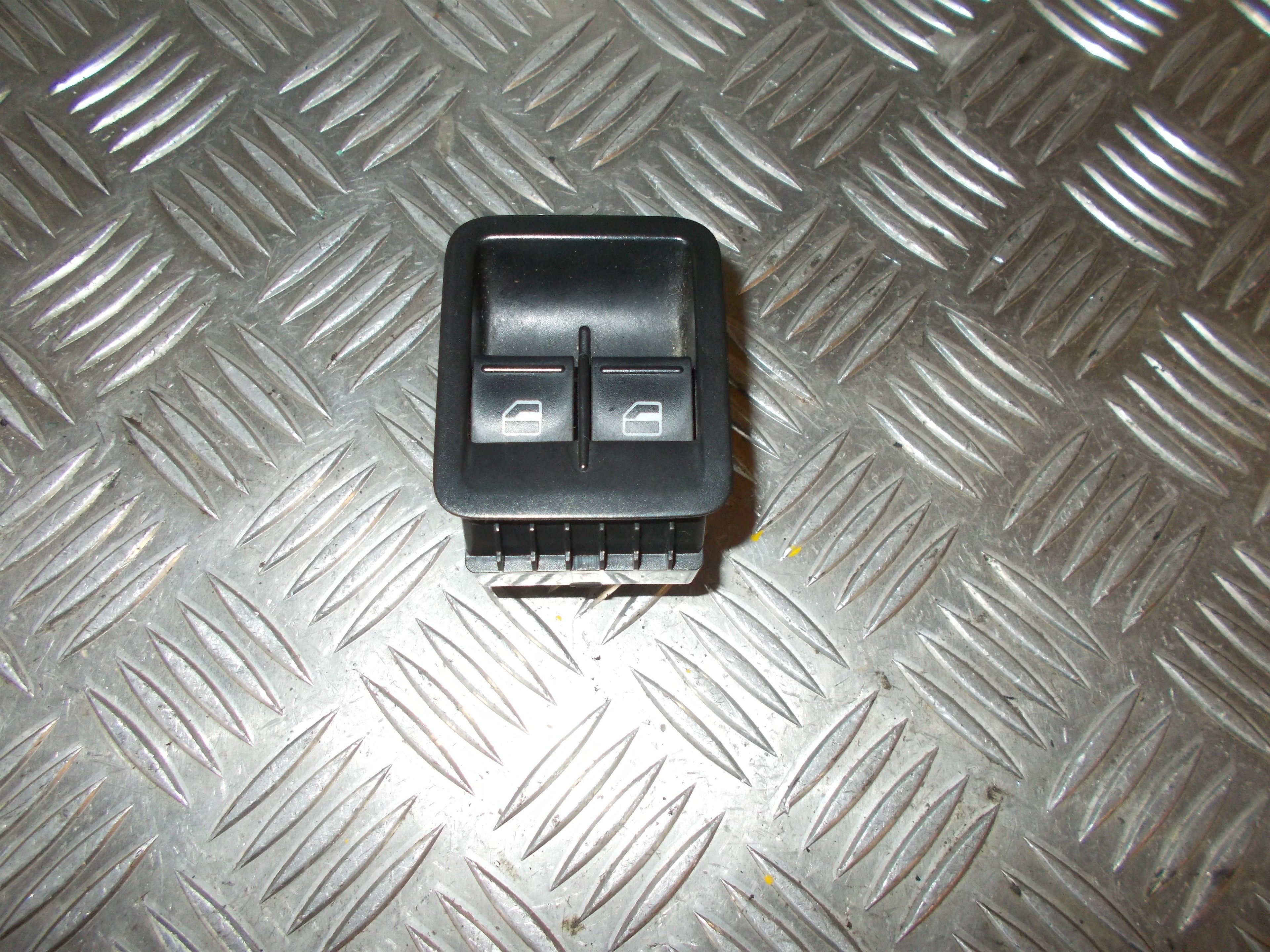 VW Polo 6R Kontakt Rudehejs Med OEM Nr. 1K3959857CREH Fra VW Ophugger