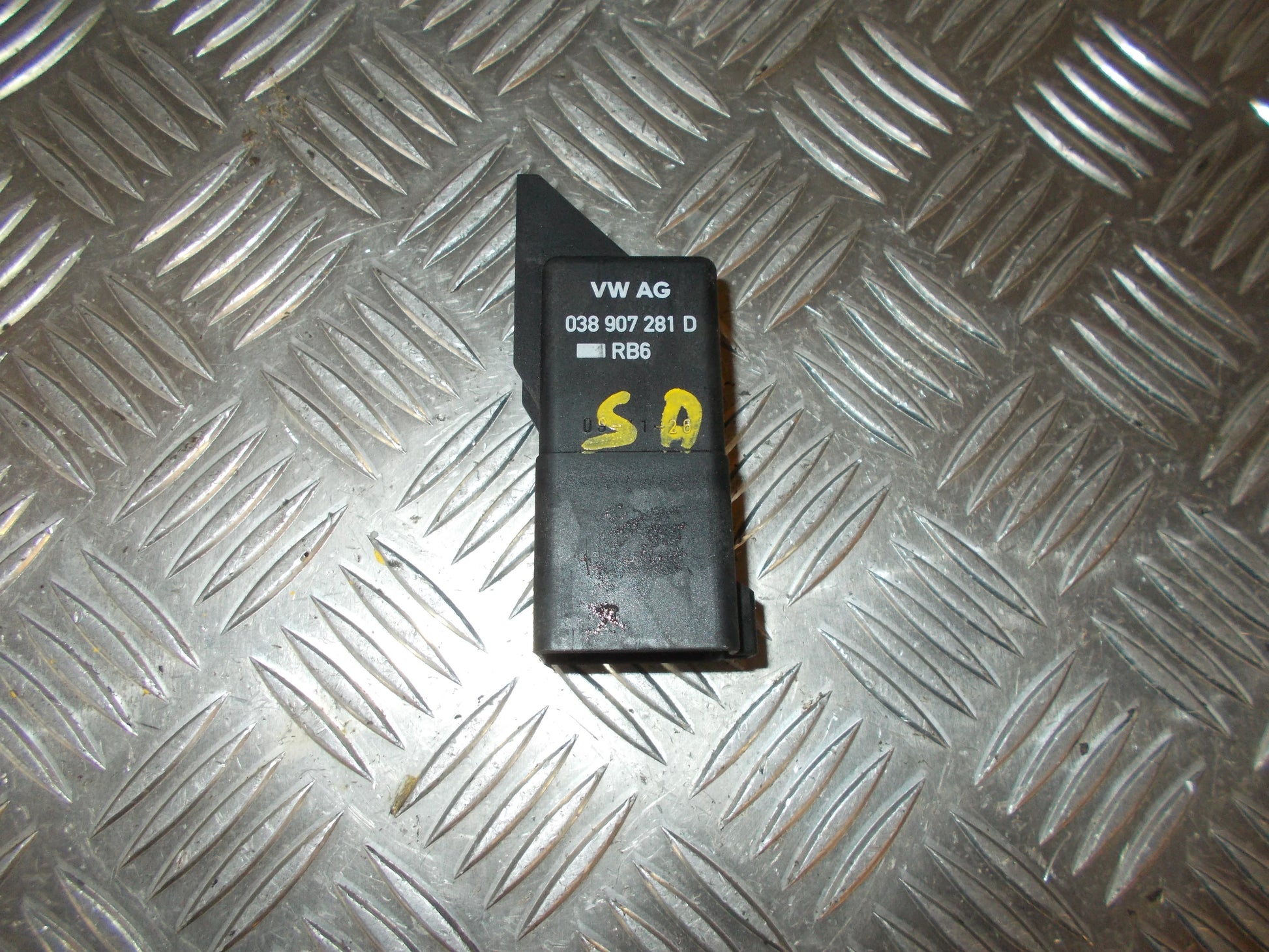 VW Polo 6R Relæ Diverse Med OEM Nr. 038907281D Fra VW Ophugger