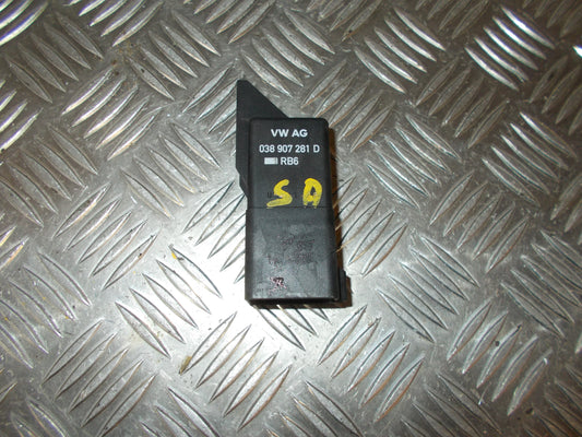 VW Polo 6R Relæ Diverse Med OEM Nr. 038907281D Fra VW Ophugger