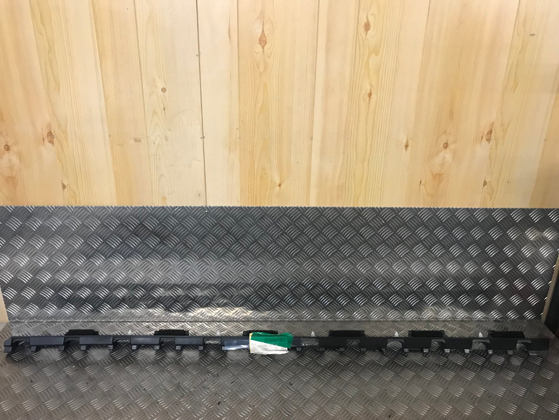 VW Passat 3G Panelliste Med OEM Nr. 3G0853946C Fra VW Ophugger