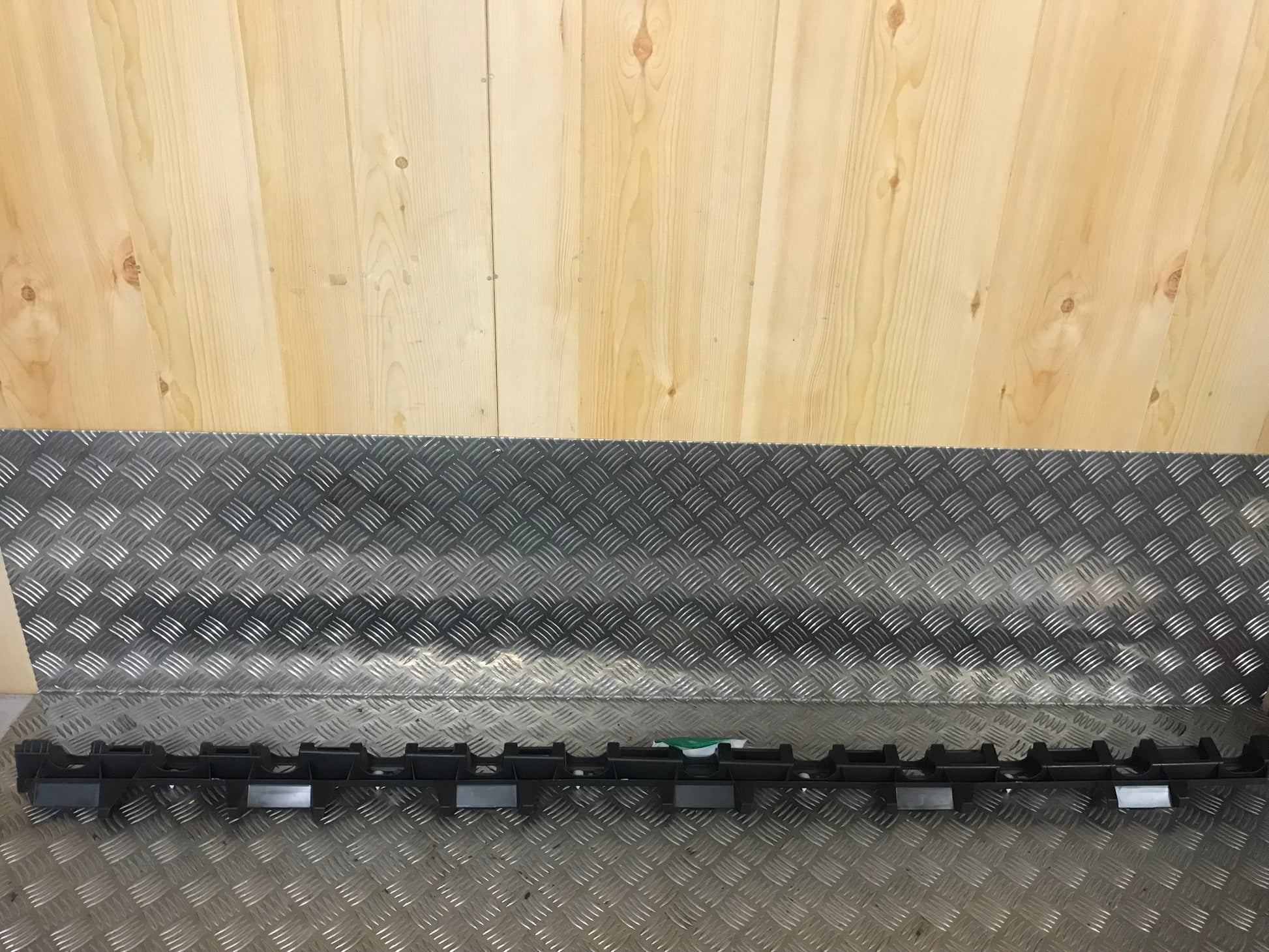 VW Passat 3G Panelliste Med OEM Nr. 3G0853945C Fra VW Ophugger