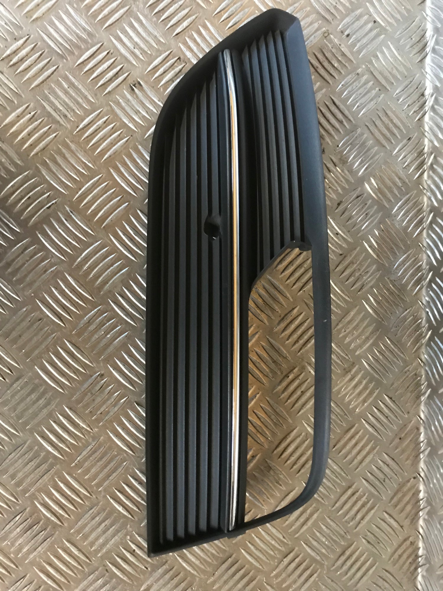 Audi A3 8V Frontgitter Med OEM Nr. 8V3807681A Fra Audi Ophugger