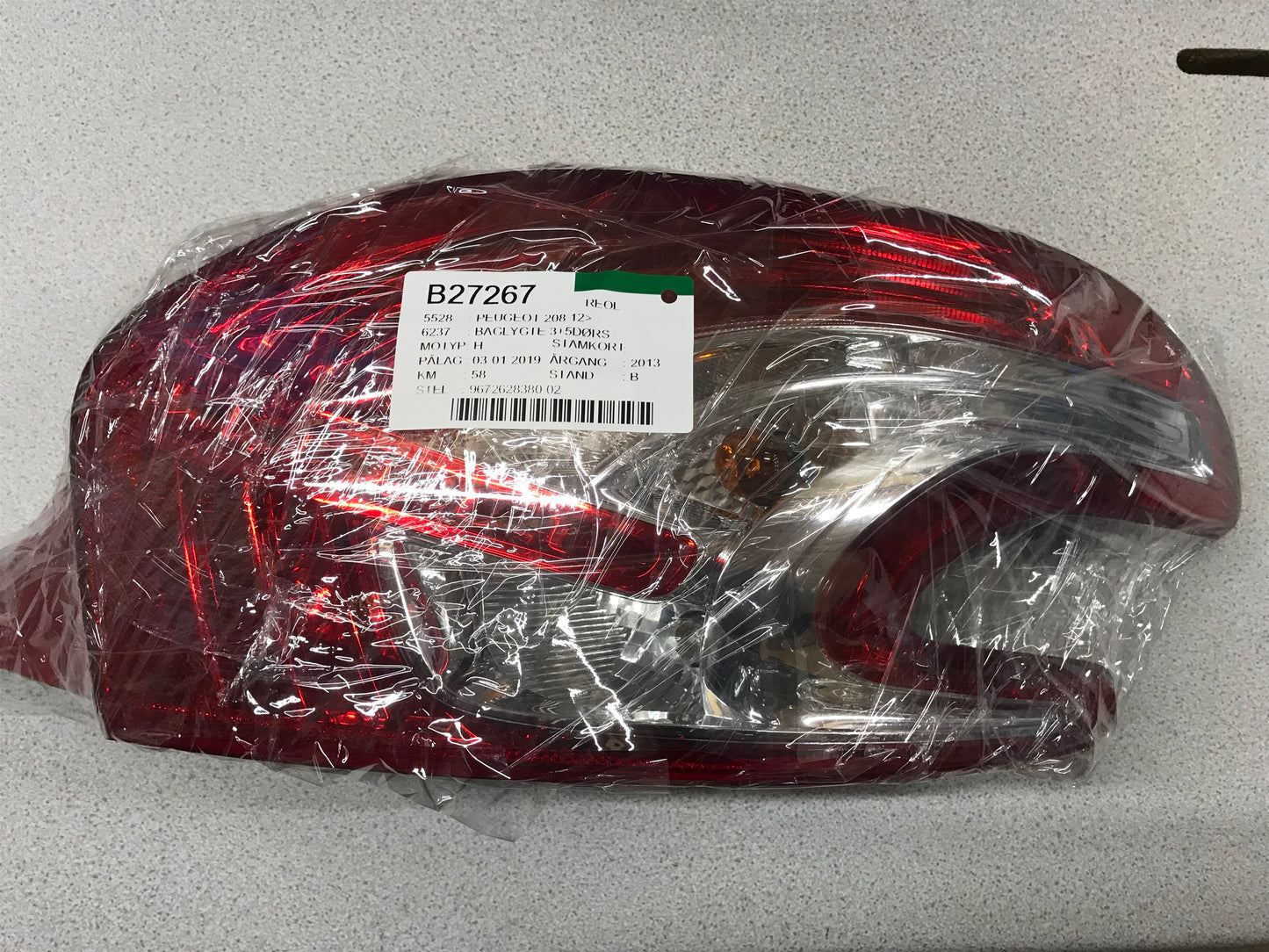 Peugeot 208 Baglygte Med OEM Nr. 967262838002 Fra Peugeot Ophugger