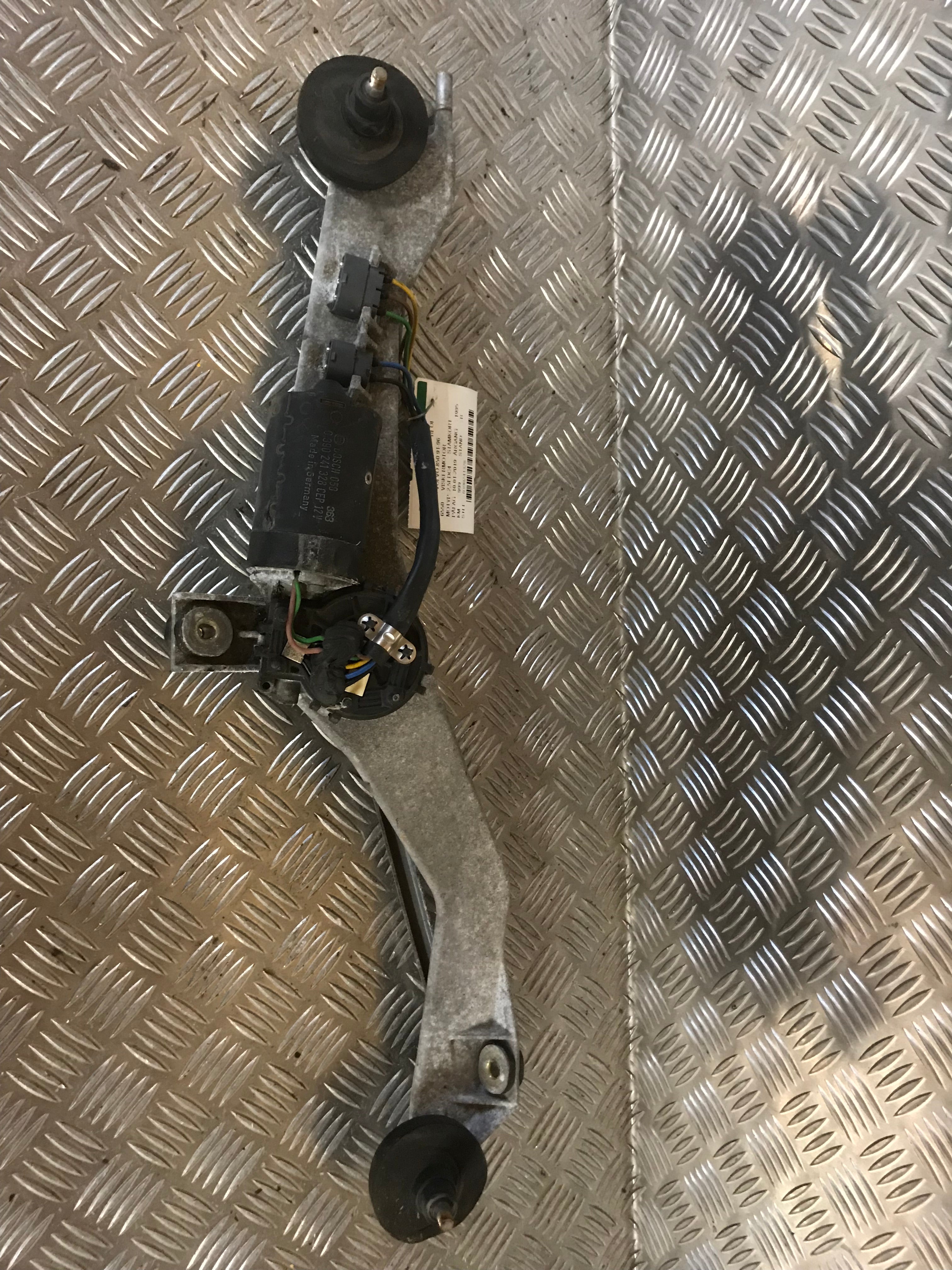 Volvo 850 Viskermotor Med OEM Nr. 0390241328 Fra Volvo Ophugger