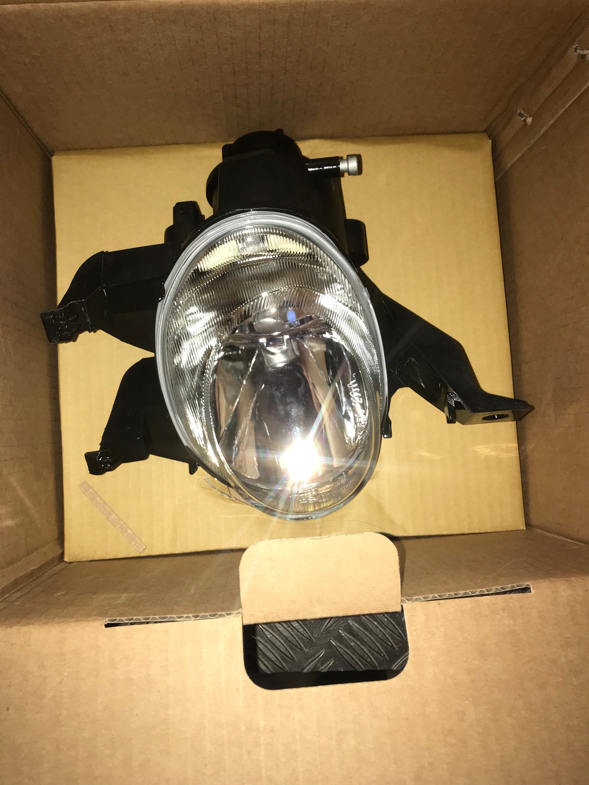 Peugeot 206 Tågelygte For Med OEM Nr. 6204T2 Fra Peugeot Ophugger