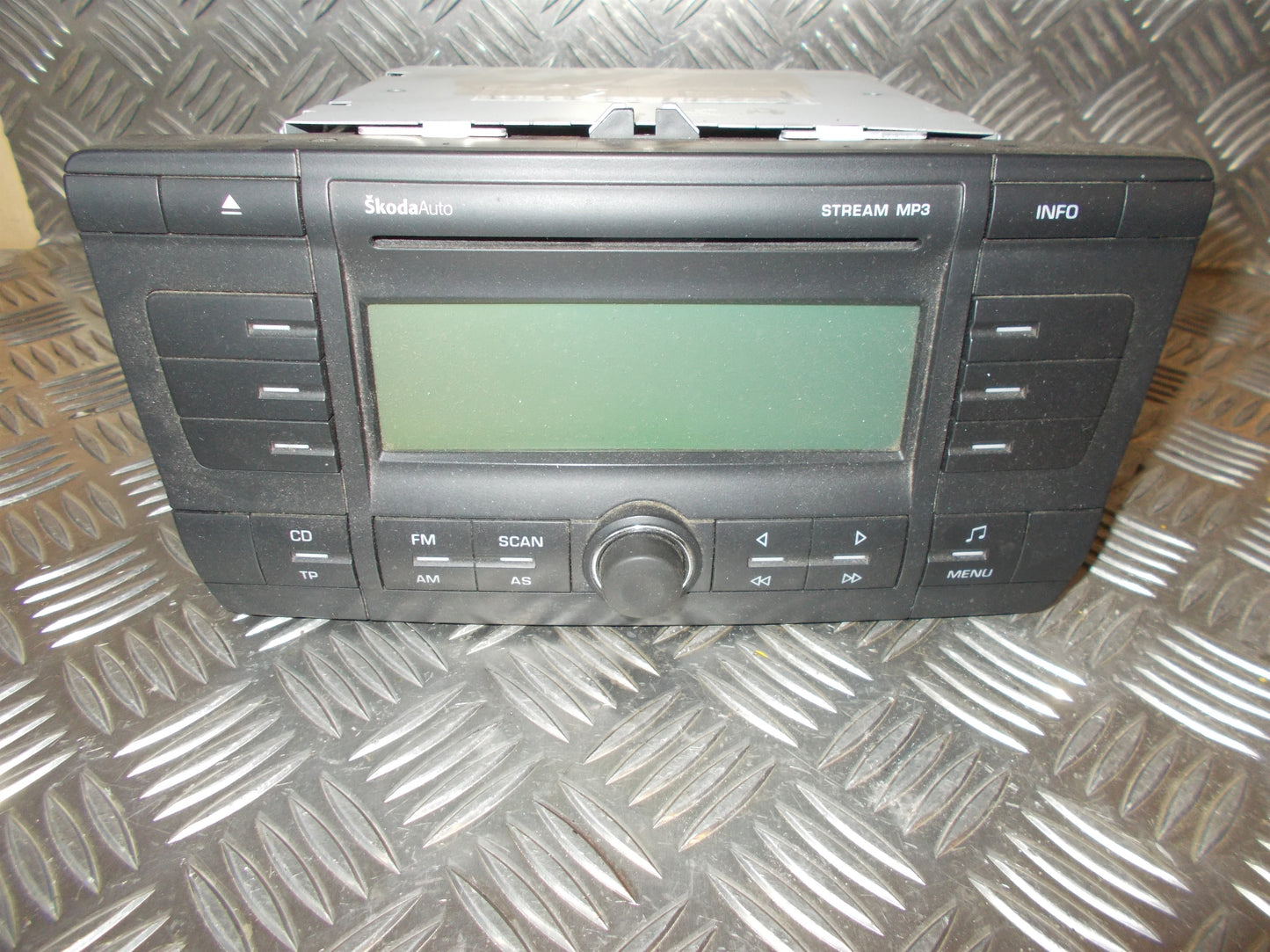 Skoda Octavia Radio M/Cd Med OEM Nr. 1Z0035161C Fra Skoda Ophugger