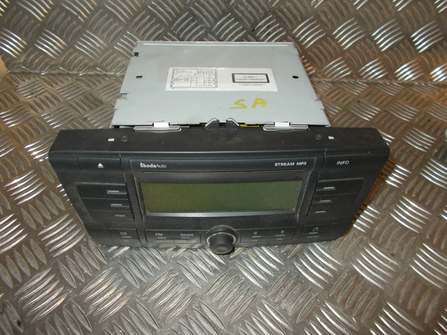 Skoda Octavia Radio M/Cd Med OEM Nr. 1Z0035161C Fra Skoda Ophugger