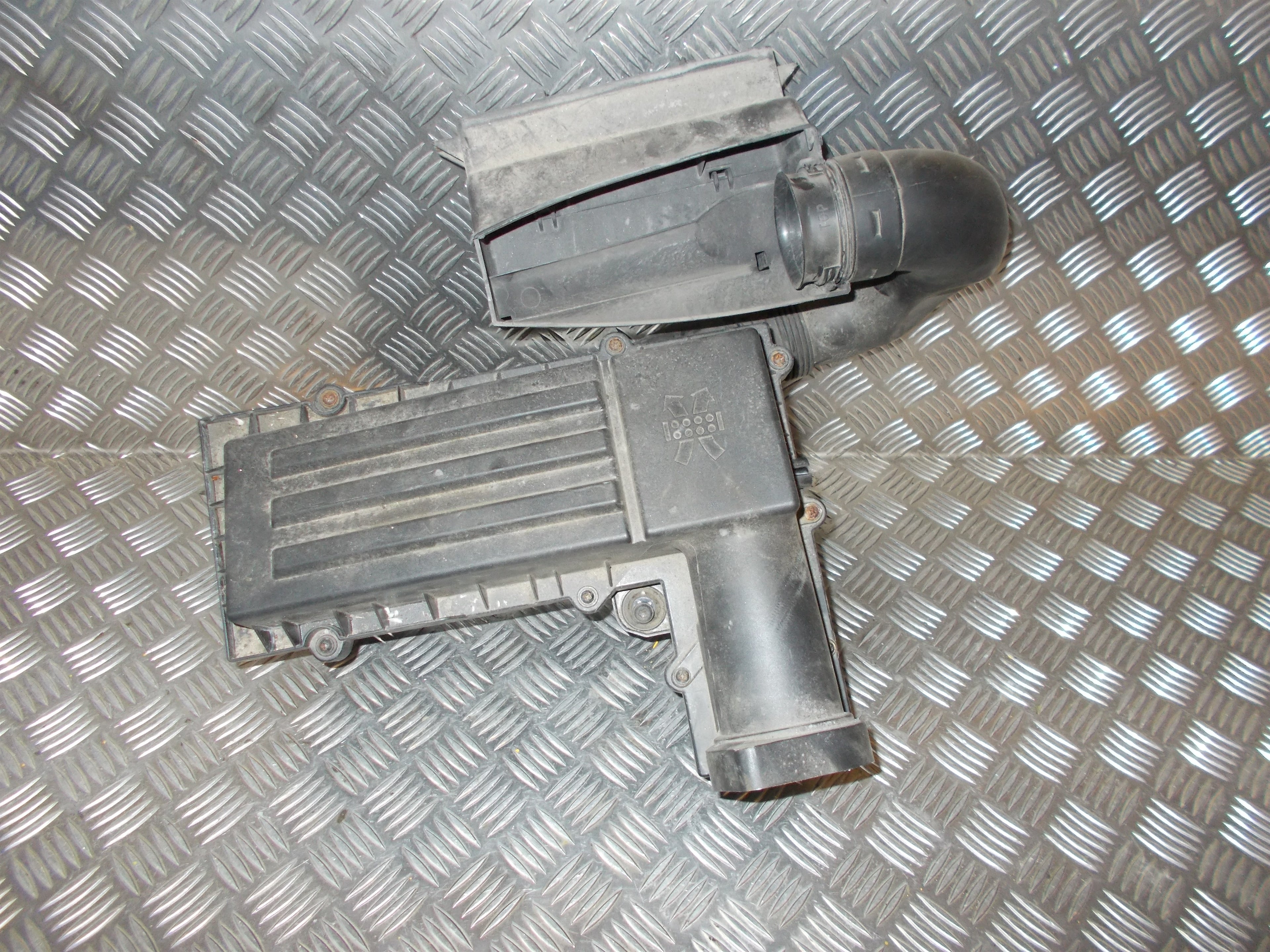 Skoda Octavia Luftfilterkasse  Med OEM Nr. 3C0129607BD Fra Skoda Ophugger