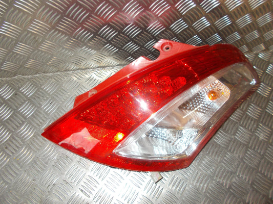 Suzuki Swift Baglygte Med OEM Nr. 082181963RR Fra Suzuki Ophugger