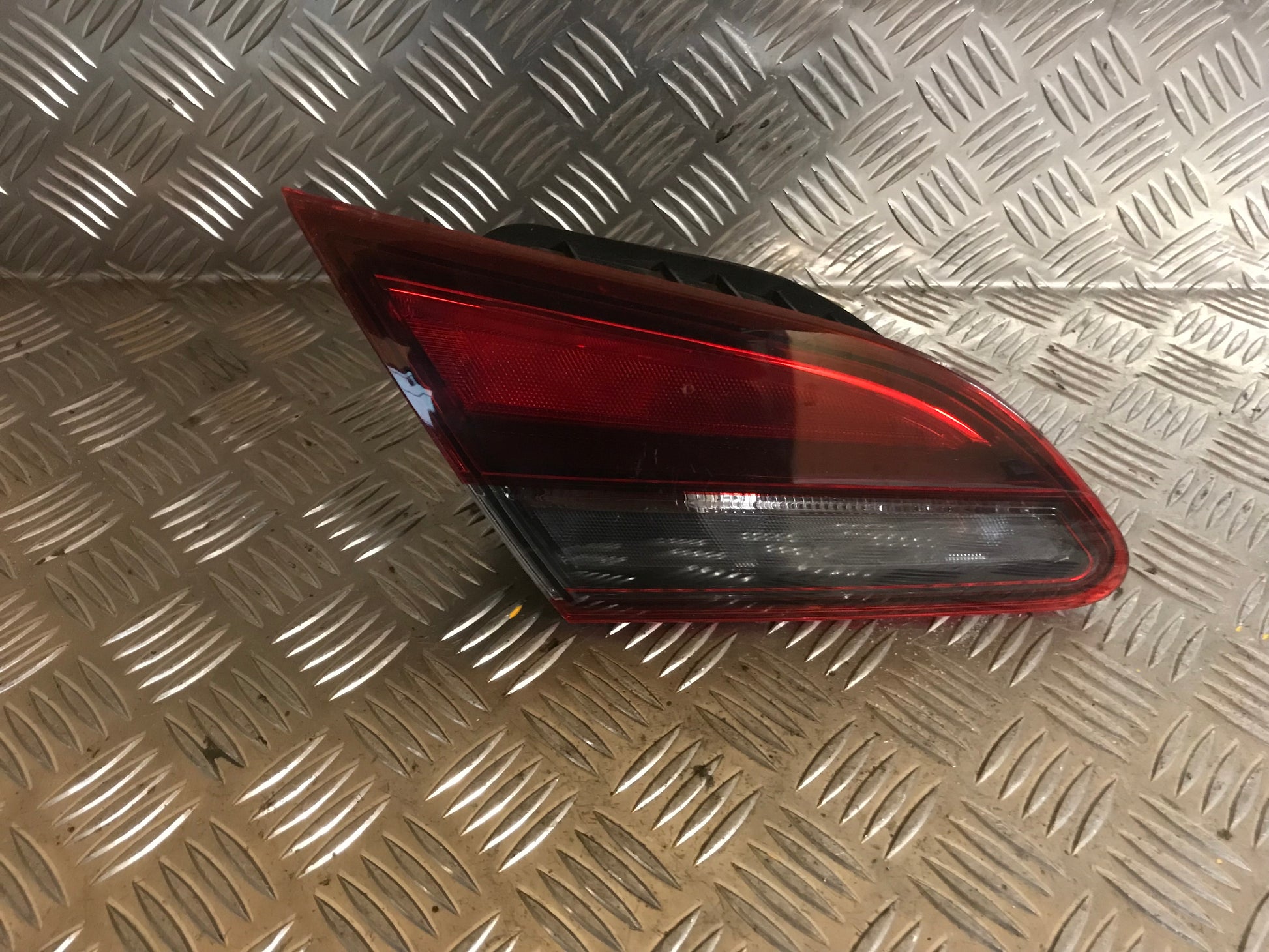 Opel Astra J Baglygte Med OEM Nr. 13399954 Fra Opel Ophugger