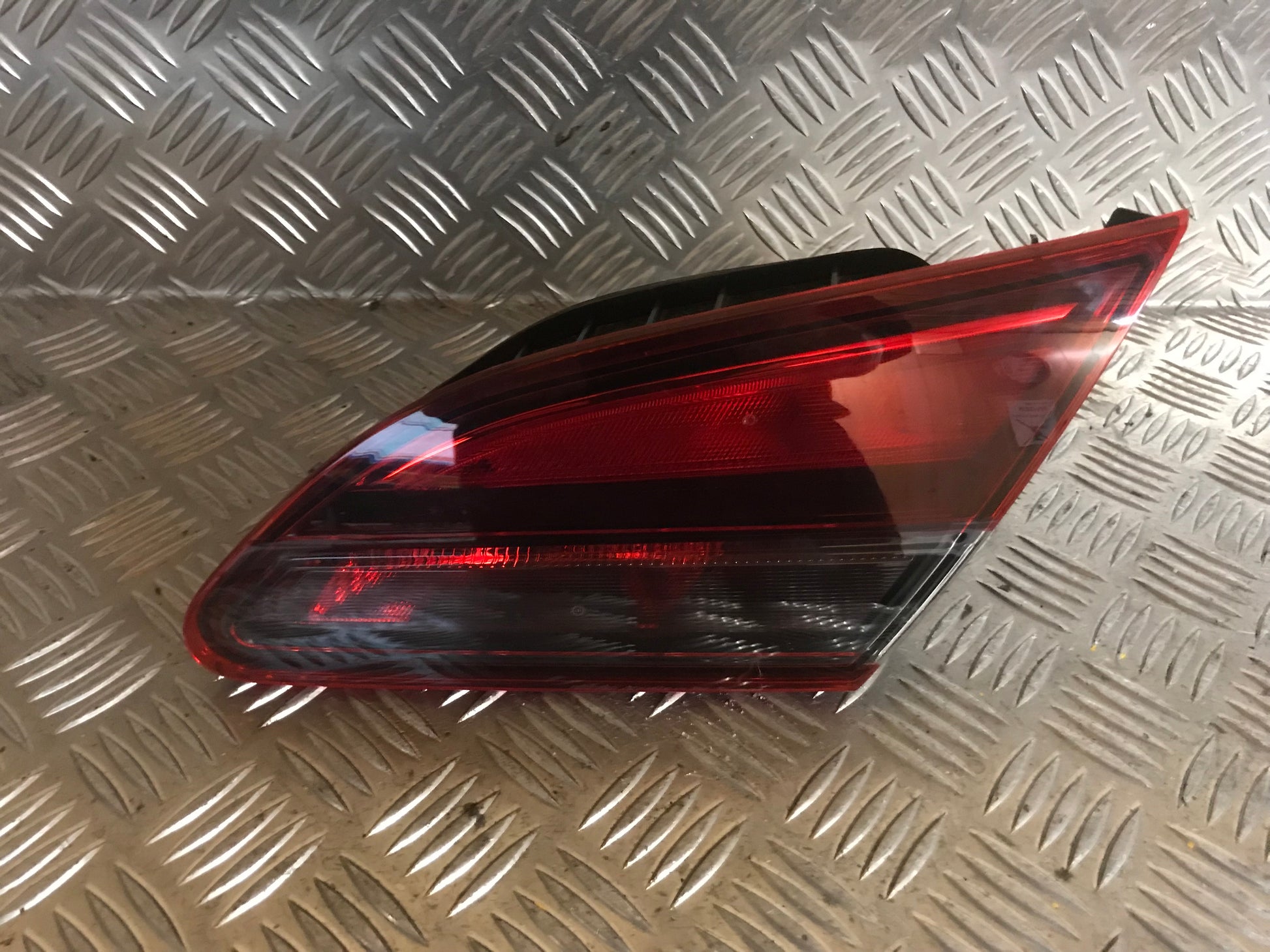 Opel Astra J Baglygte Med OEM Nr. 13399955 Fra Opel Ophugger