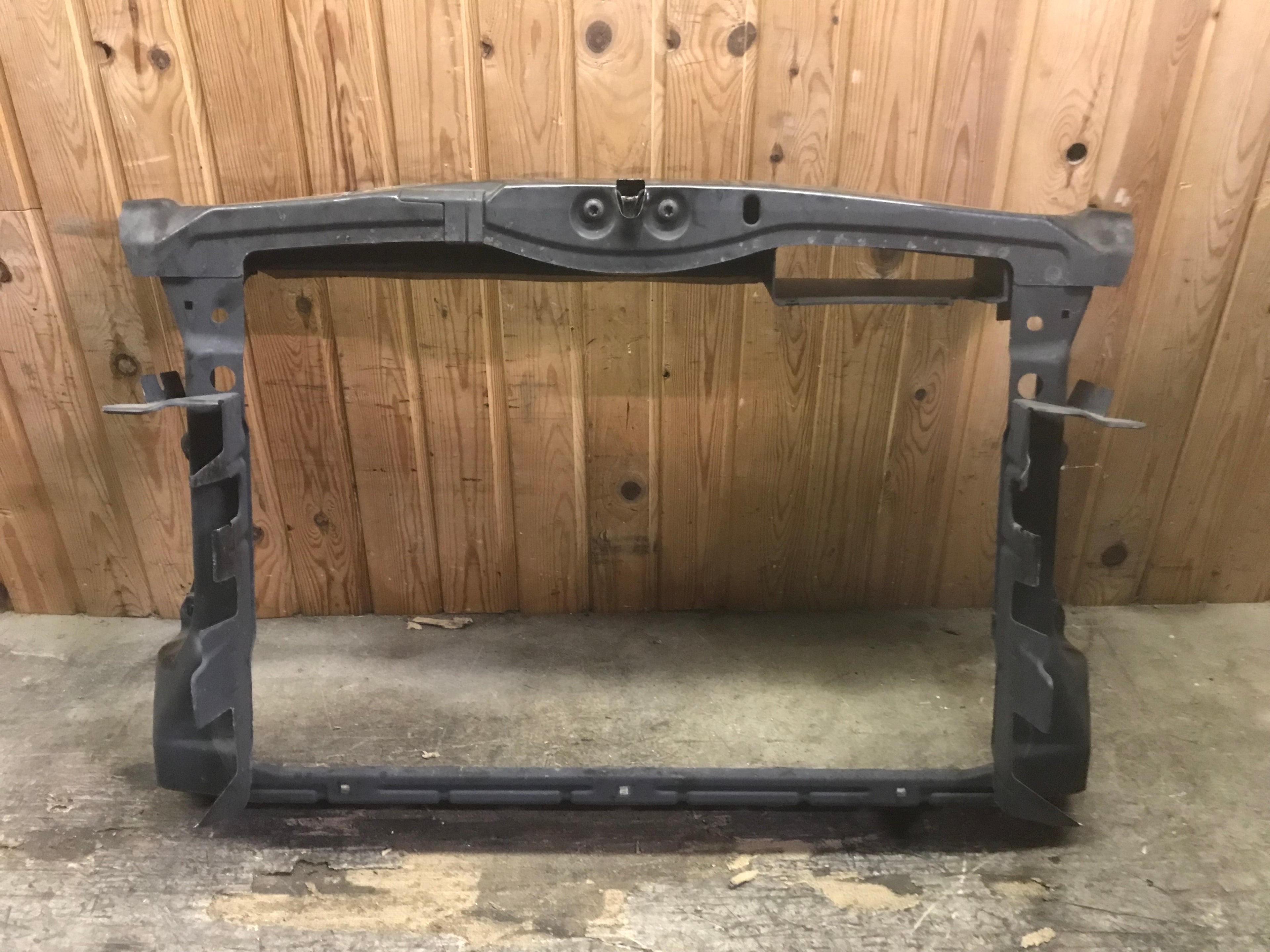 Skoda Octavia Frontkasse Med OEM Nr. 1Z0805591F Fra Skoda Ophugger