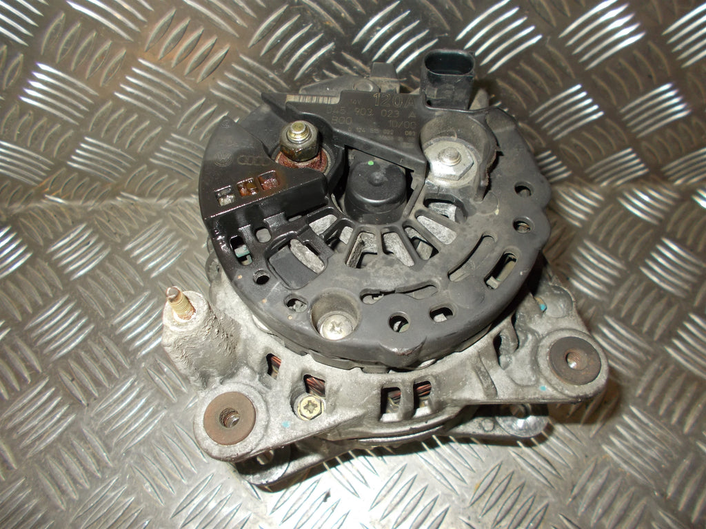 VW Polo Facel. 6N Generator Med OEM Nr. 045903023A Fra VW Ophugger