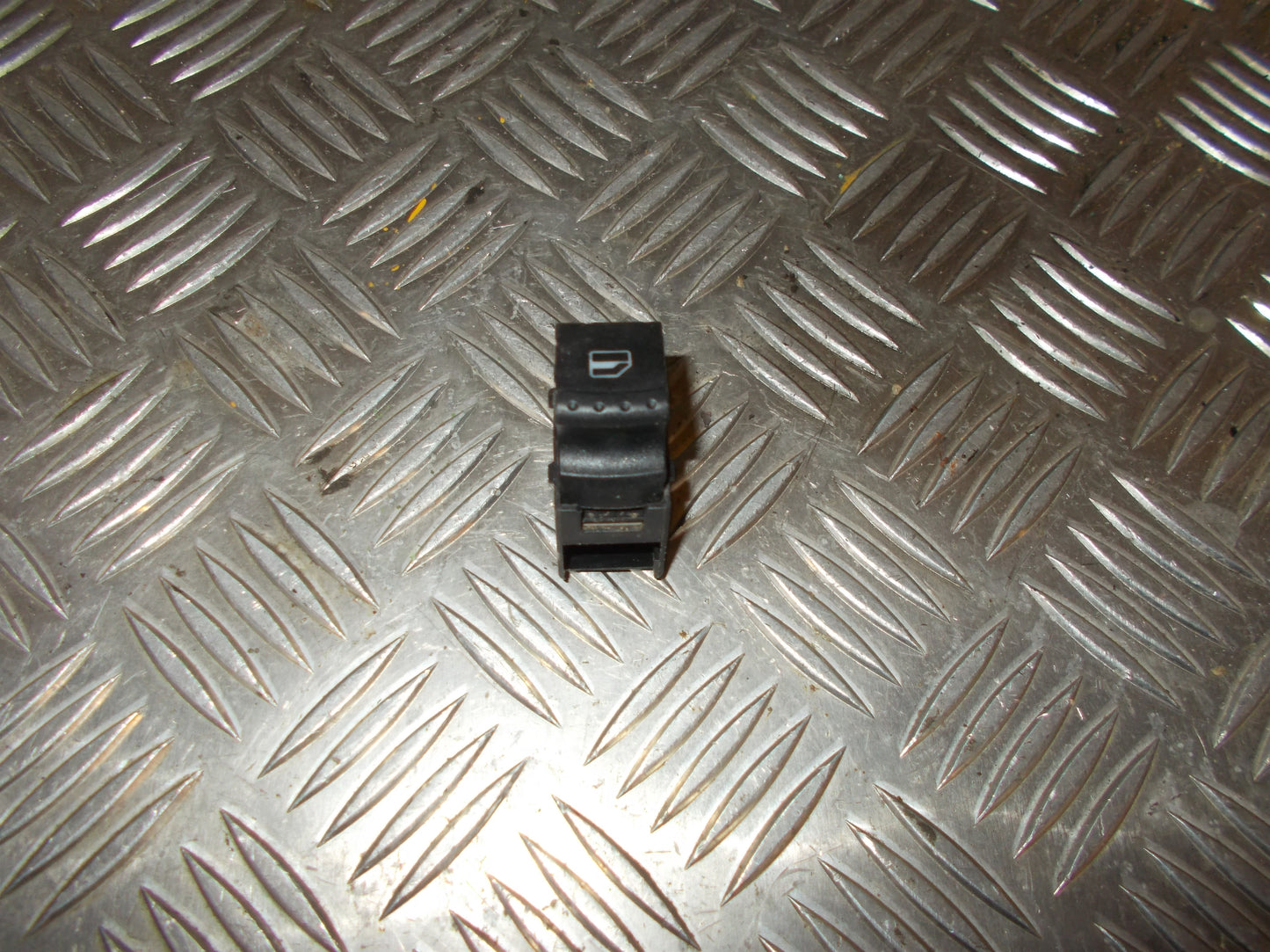 Skoda Fabia Kontakt Rudehejs Med OEM Nr. 6Y0959855 Fra Skoda Ophugger