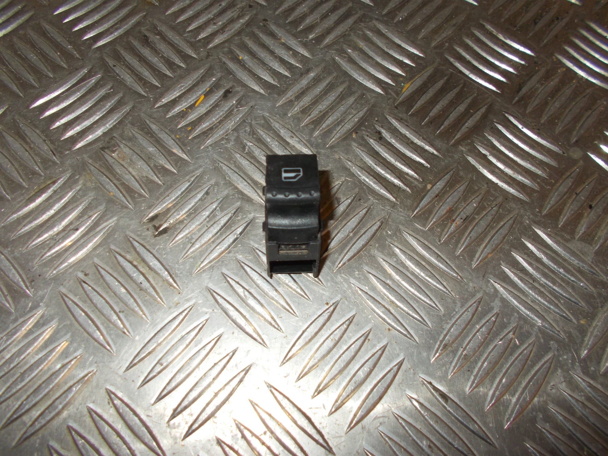 Skoda Fabia Kontakt Rudehejs Med OEM Nr. 6Y0959855 Fra Skoda Ophugger