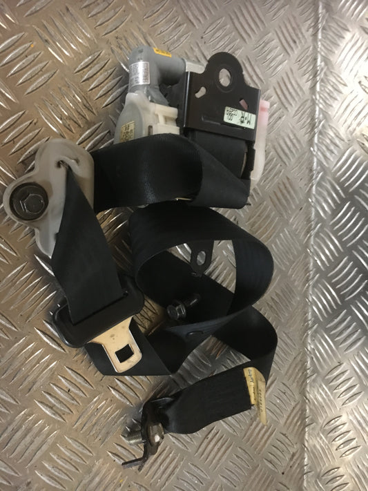 Mazda 5 Sikkerhedsseler For Med OEM Nr. CC2957L90 Fra Mazda Ophugger