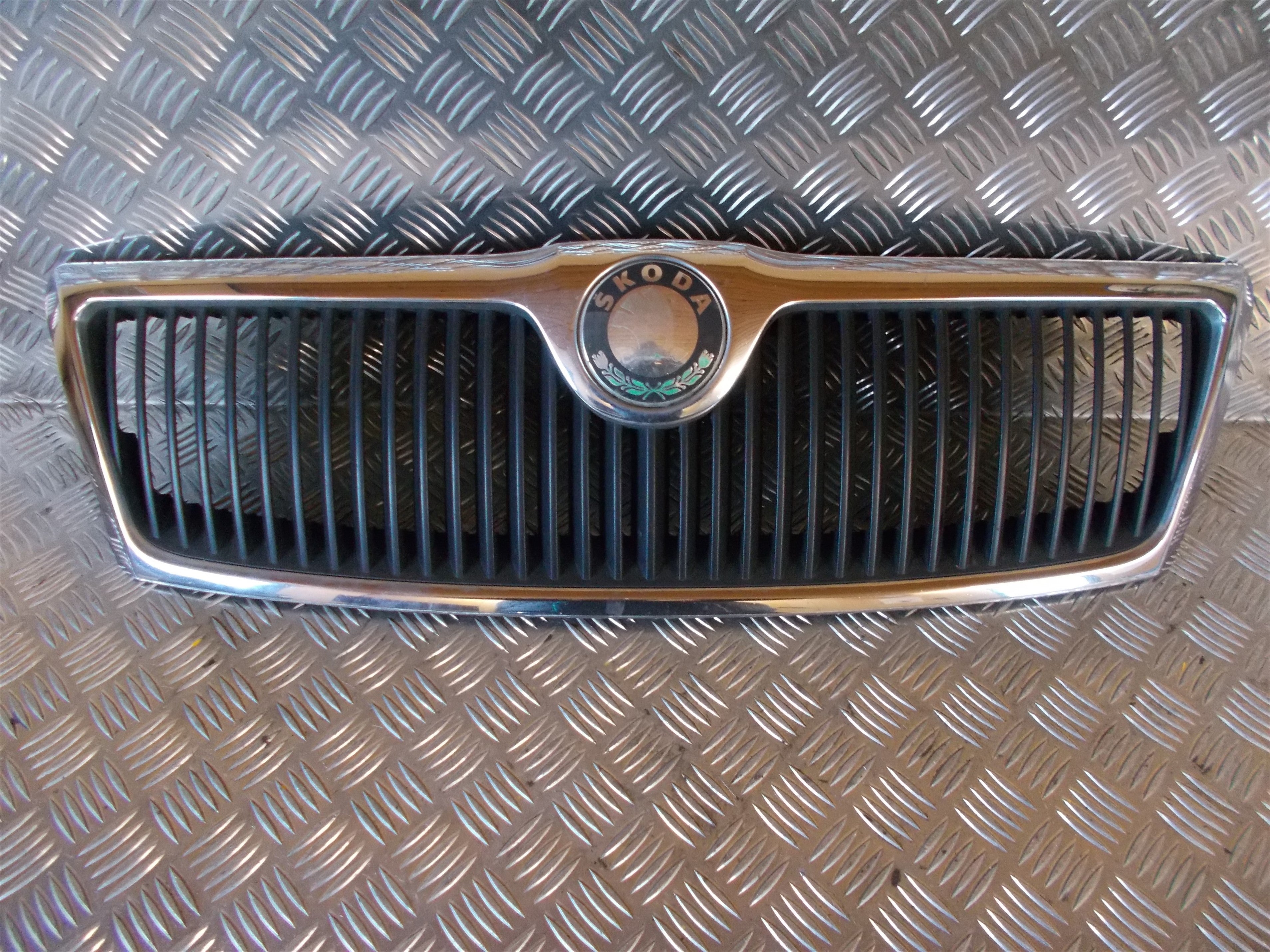 Skoda Octavia Frontgitter Med OEM Nr. 1Z0853668 Fra Skoda Ophugger