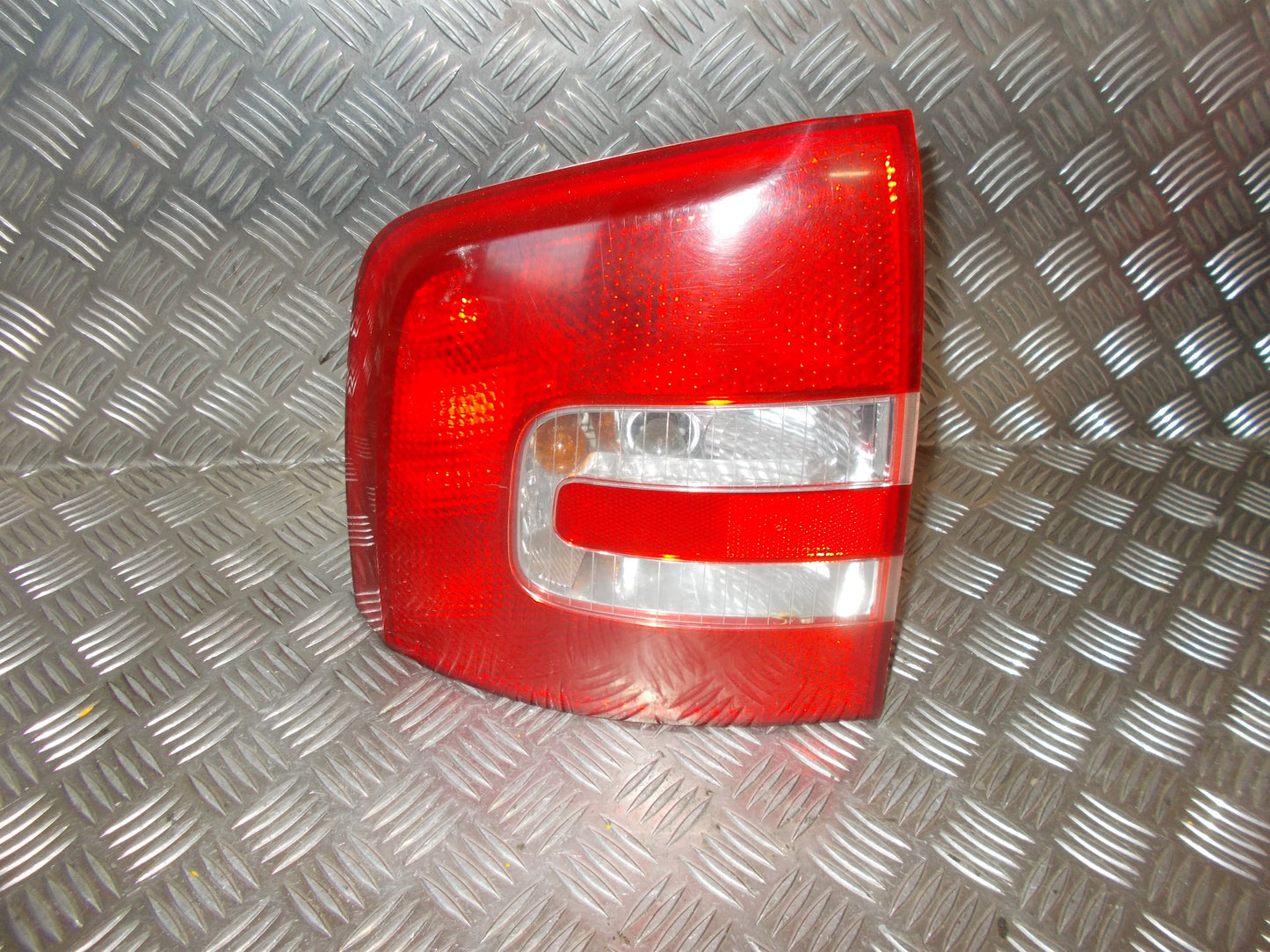 Skoda Octavia Baglygte Med OEM Nr. 1Z9945095 Fra Skoda Ophugger