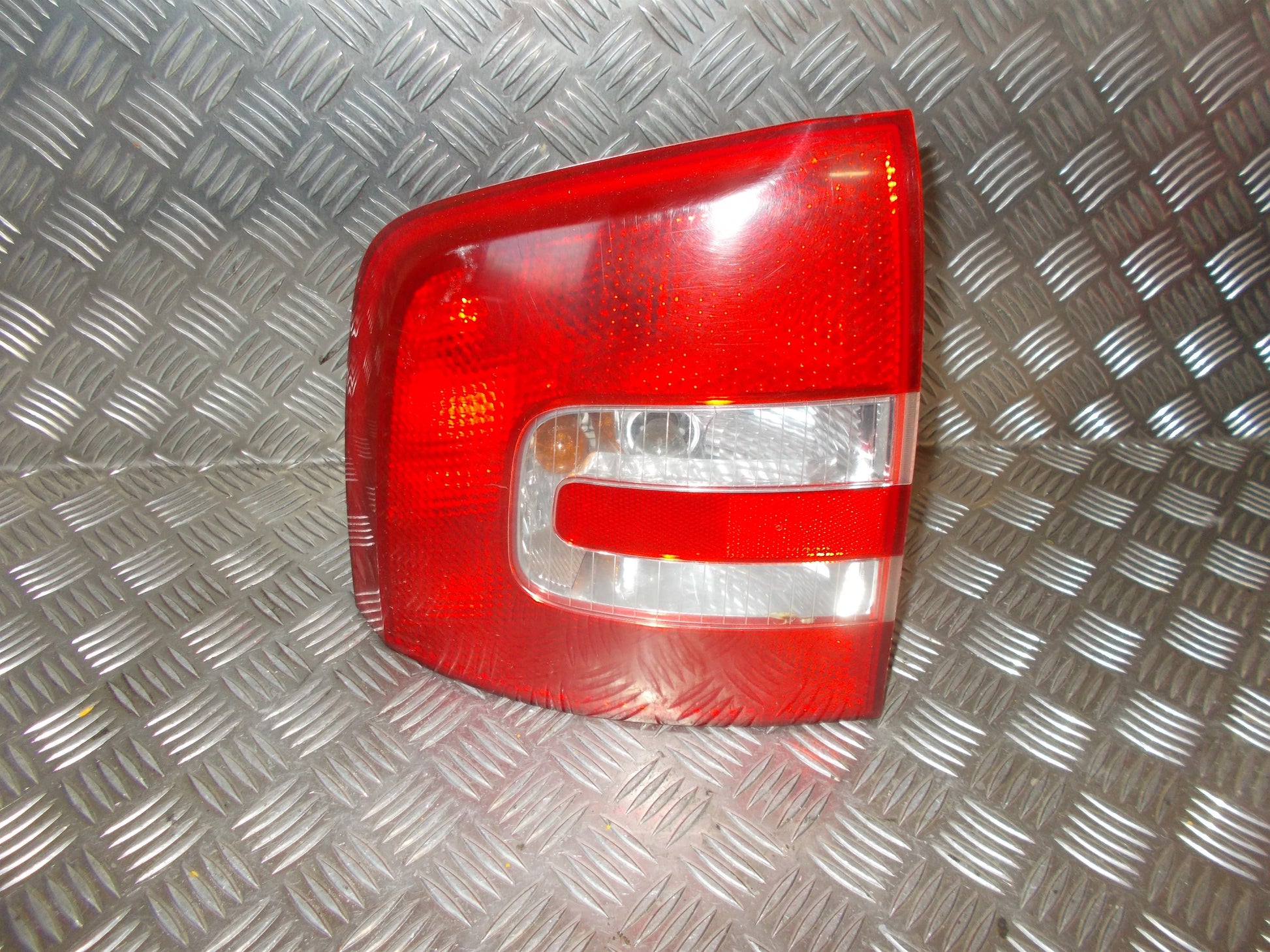 Skoda Octavia Baglygte Med OEM Nr. 1Z9945095 Fra Skoda Ophugger