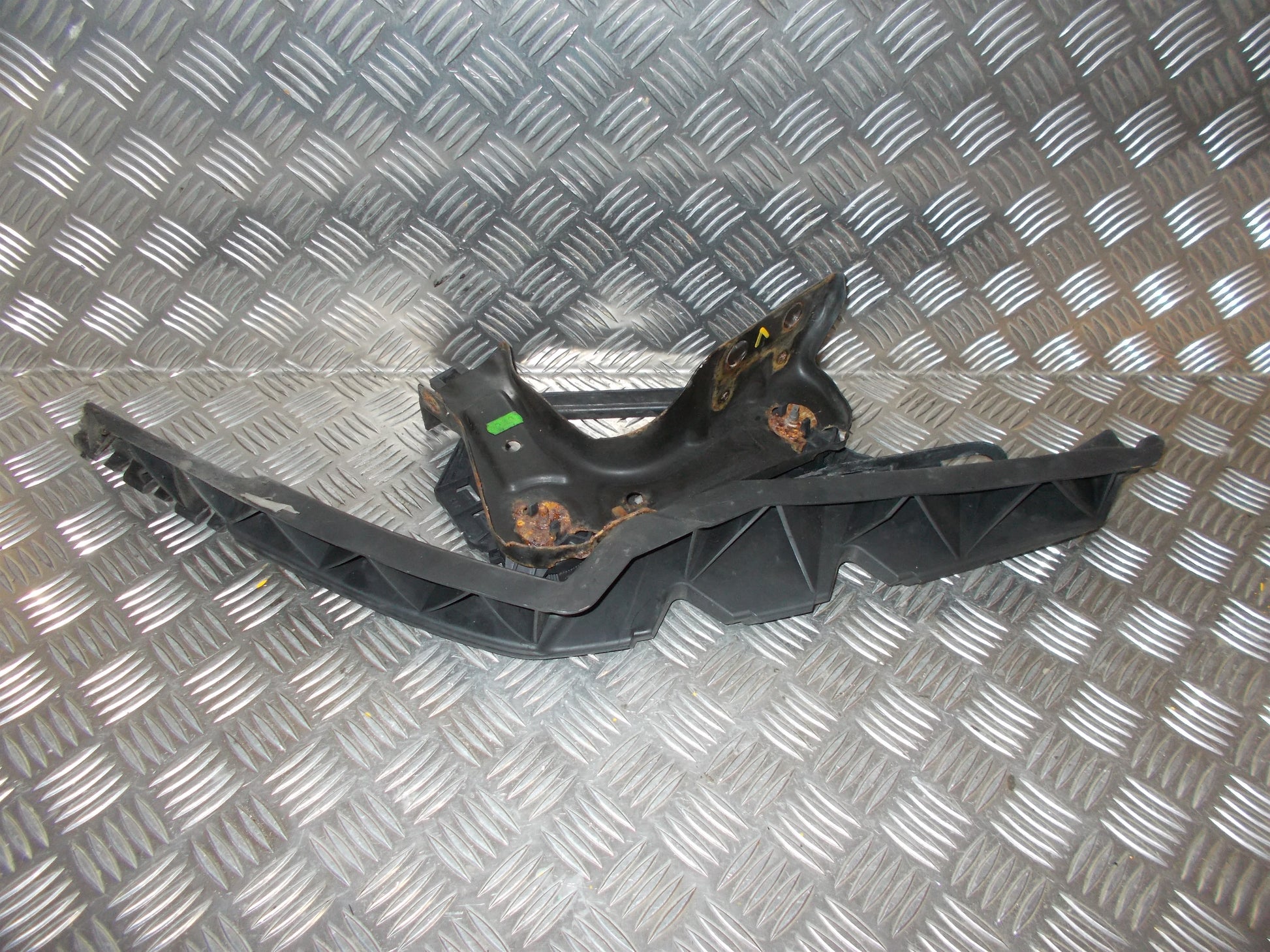 Skoda Octavia Forlygteholder Med OEM Nr. 1Z0941339 Fra Skoda Ophugger