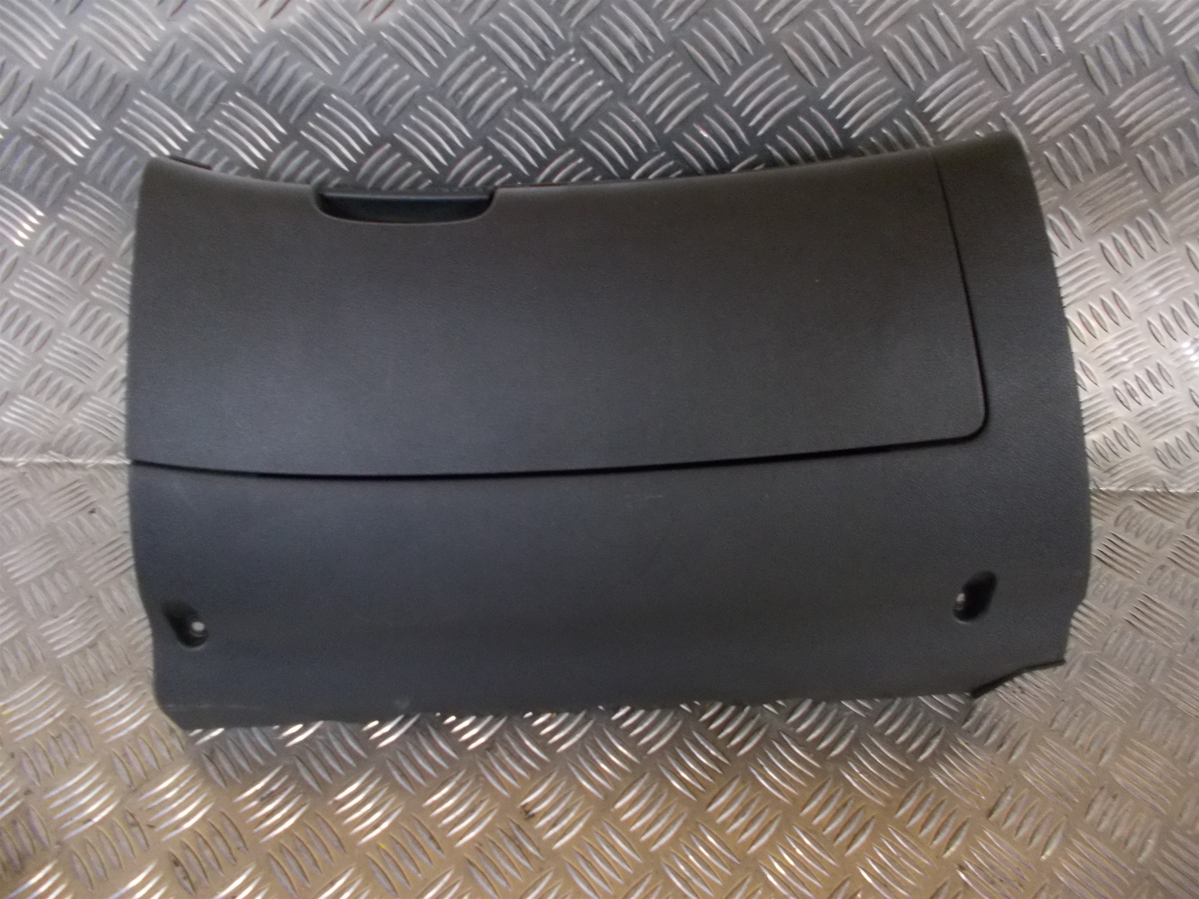 Skoda Octavia Handskerum Med OEM Nr. 1Z1857103 Fra Skoda Ophugger