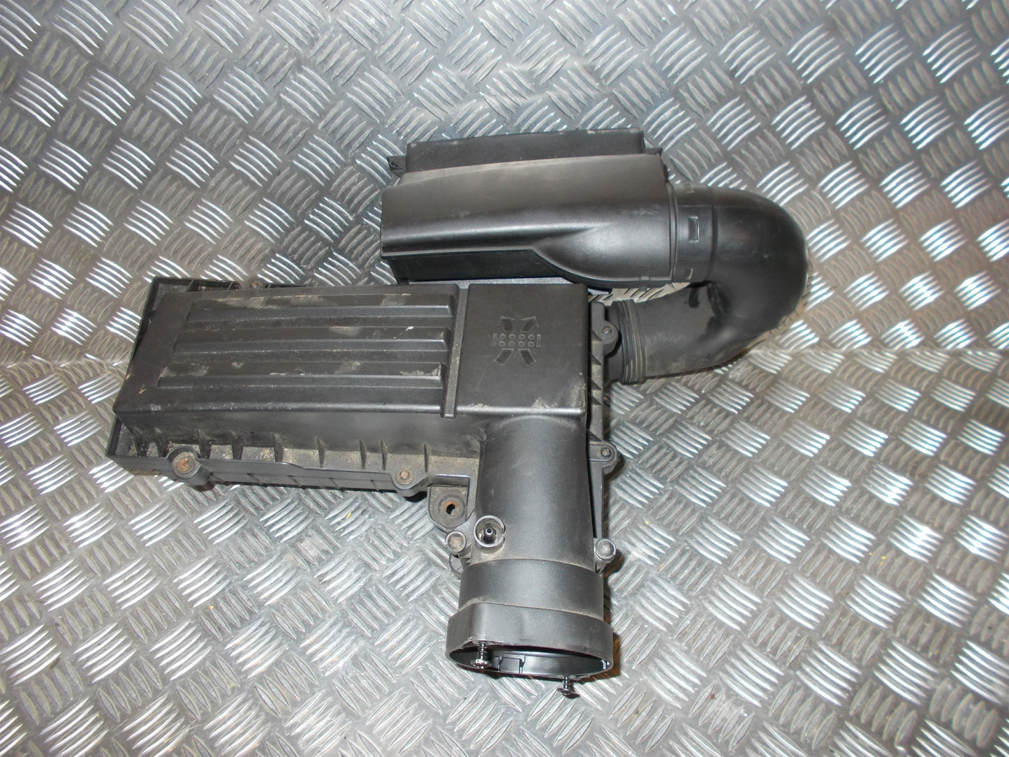 Skoda Octavia Luftfilterkasse  Med OEM Nr. 3C0129607AQ Fra Skoda Ophugger