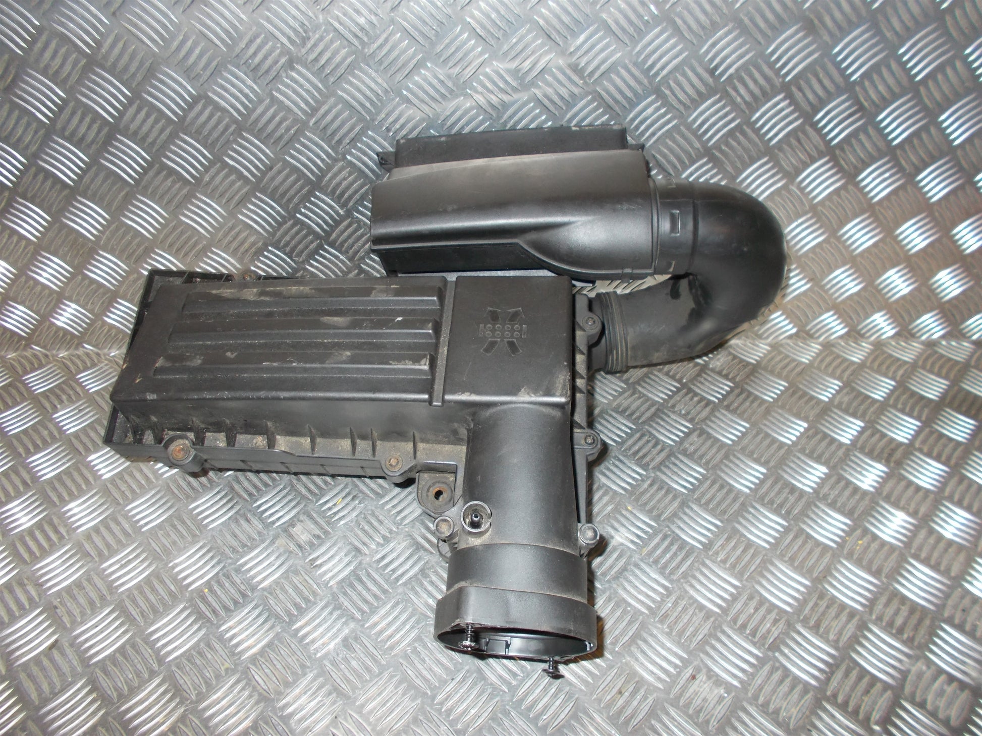 Skoda Octavia Luftfilterkasse  Med OEM Nr. 3C0129607AQ Fra Skoda Ophugger