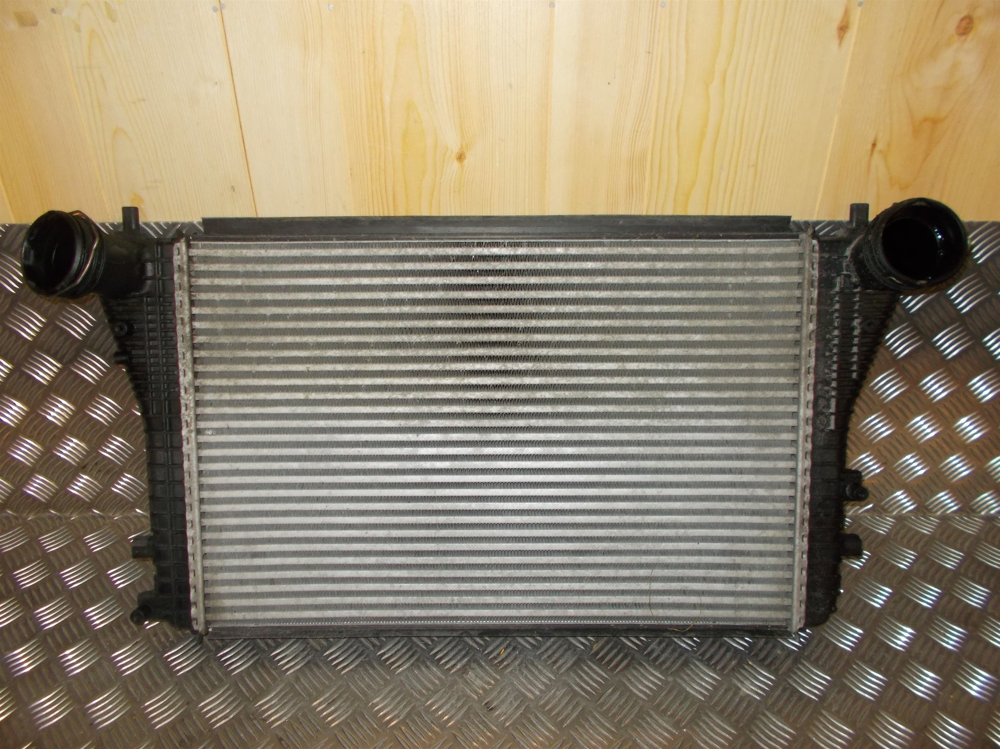 Skoda Octavia Køler Intercooler Med OEM Nr. 1K0145803A Fra Skoda Ophugger