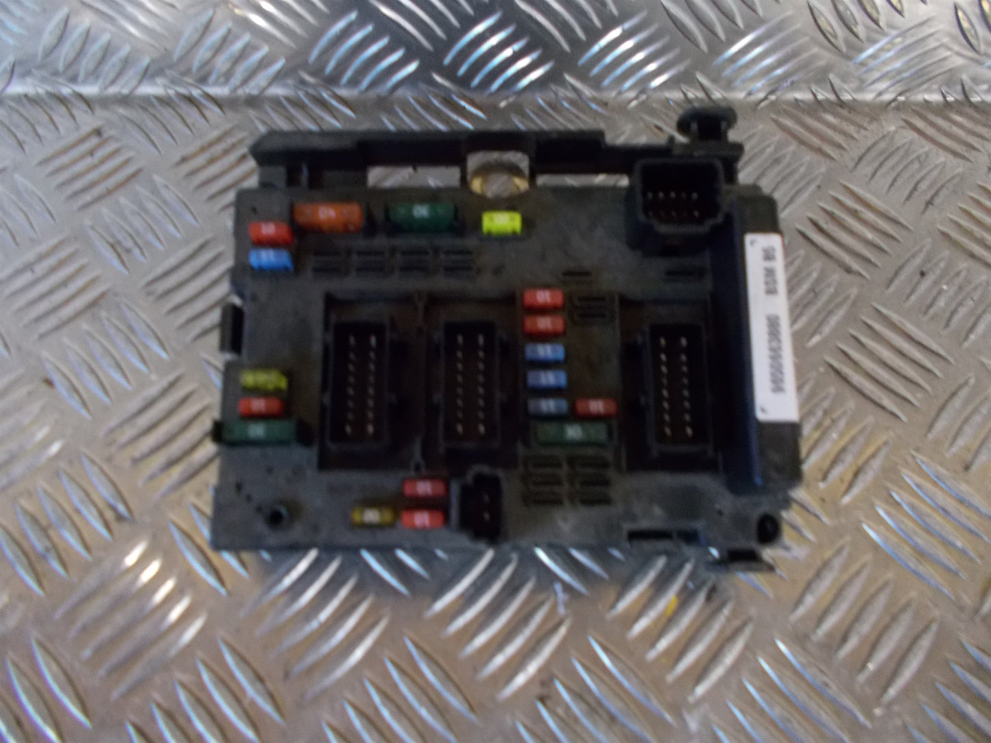 Peugeot 307 Sikringsboks Med OEM Nr. 9650663880 Fra Peugeot Ophugger