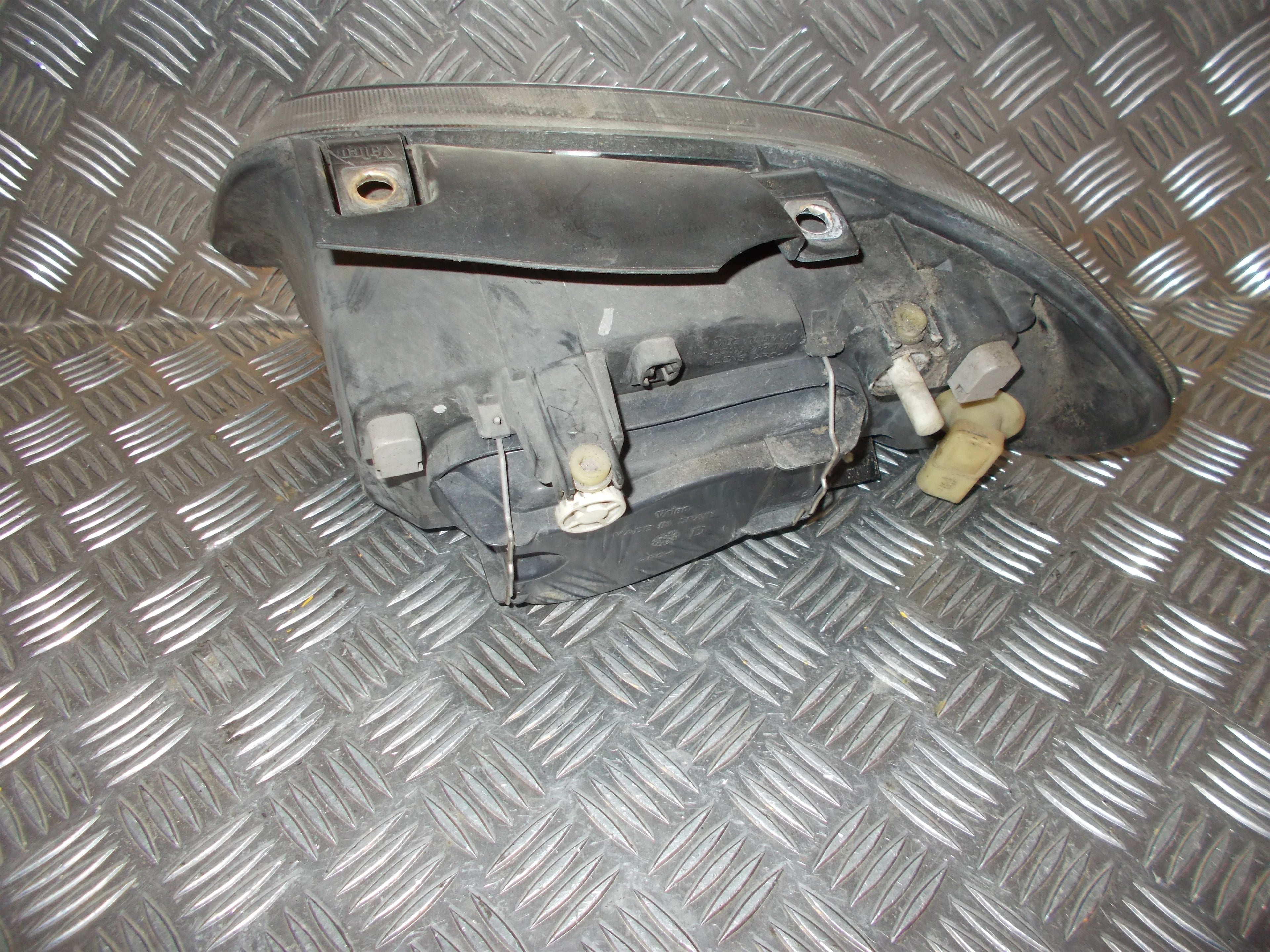 Seat Cordoba Forlygte Med OEM Nr. 6K1941044A Fra Seat Ophugger