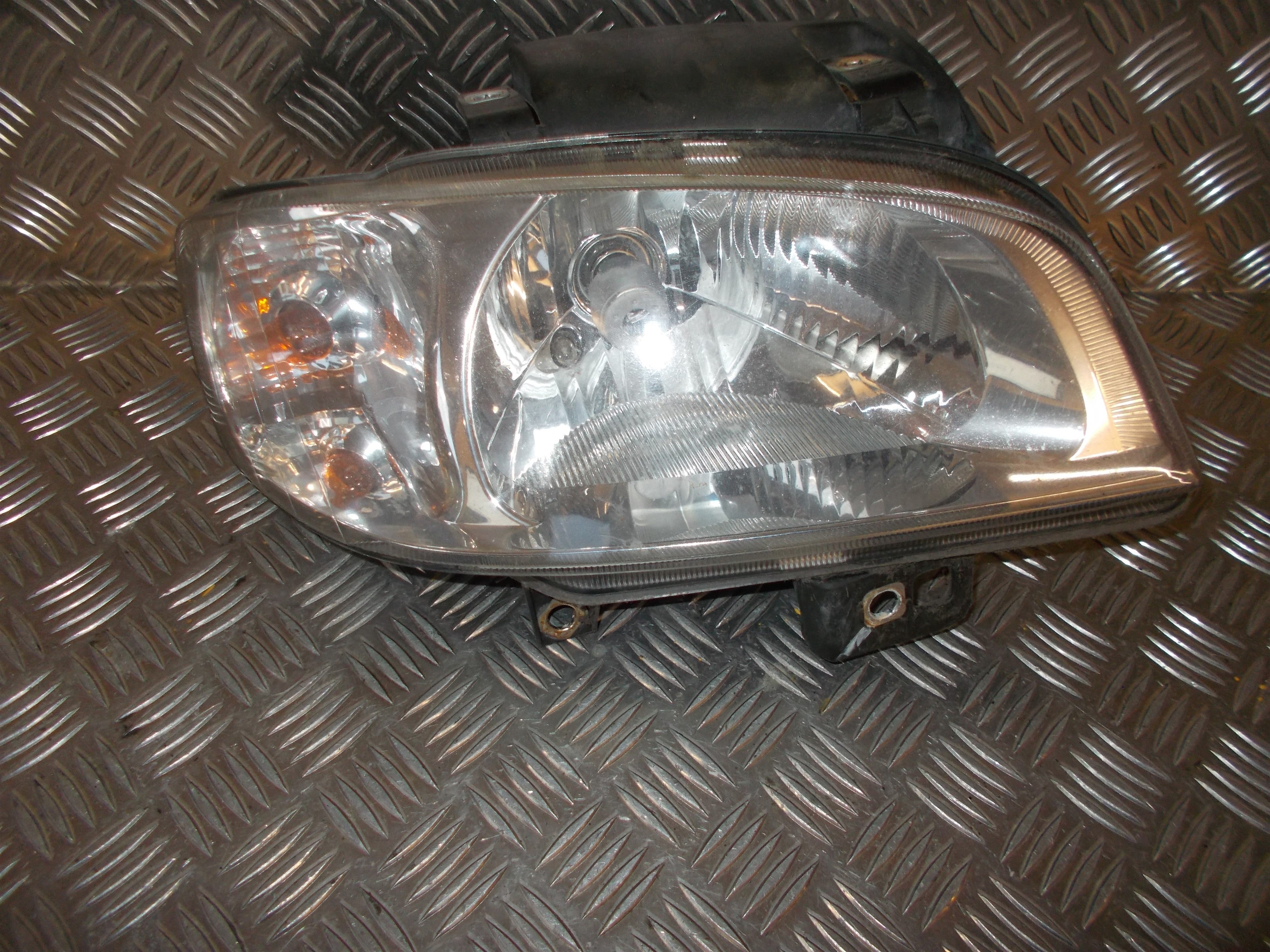 Seat Cordoba Forlygte Med OEM Nr. 6K1941044A Fra Seat Ophugger