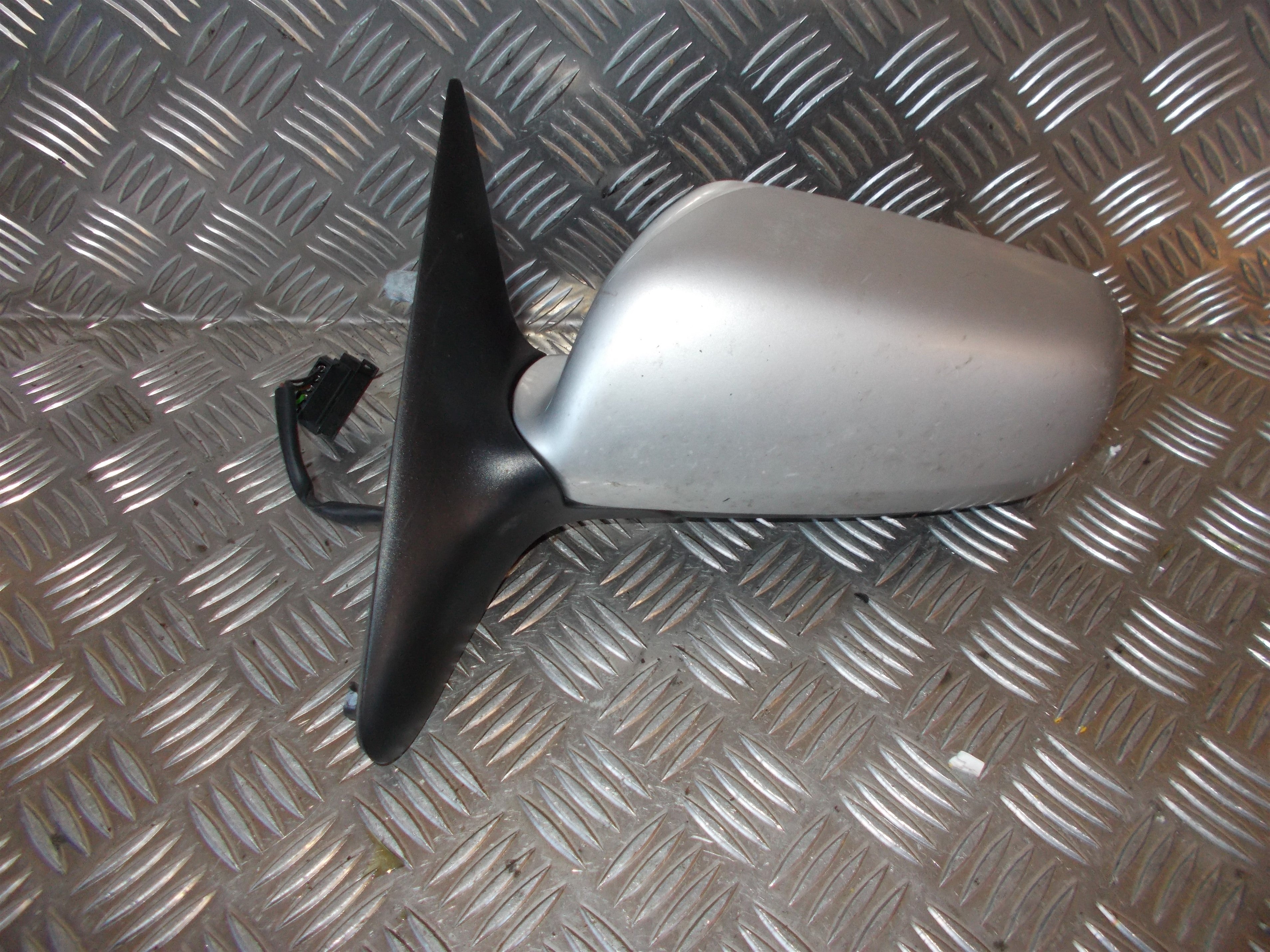Skoda Octavia Sidespejl Med OEM Nr. 1U1857501L Fra Skoda Ophugger