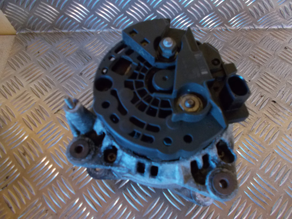 VW Passat 3B Generator Med OEM Nr. 0124515026 Fra VW Ophugger